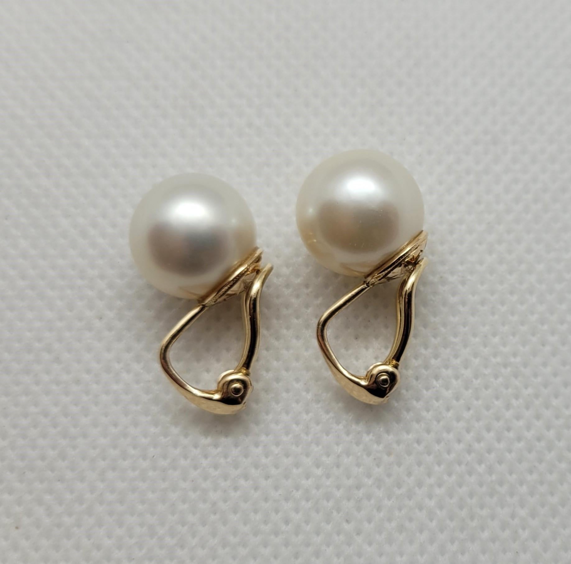 Orecchini di perle in oro giallo 14kt da 12,6 mm, a clip, grigio medio bianco, 8,5 gr, fine In condizioni buone in vendita a San Diego, CA