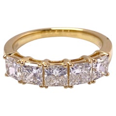 Bague en or jaune 14 carats sertie de cinq diamants taille princesse d'un poids total de 2,0 carats
