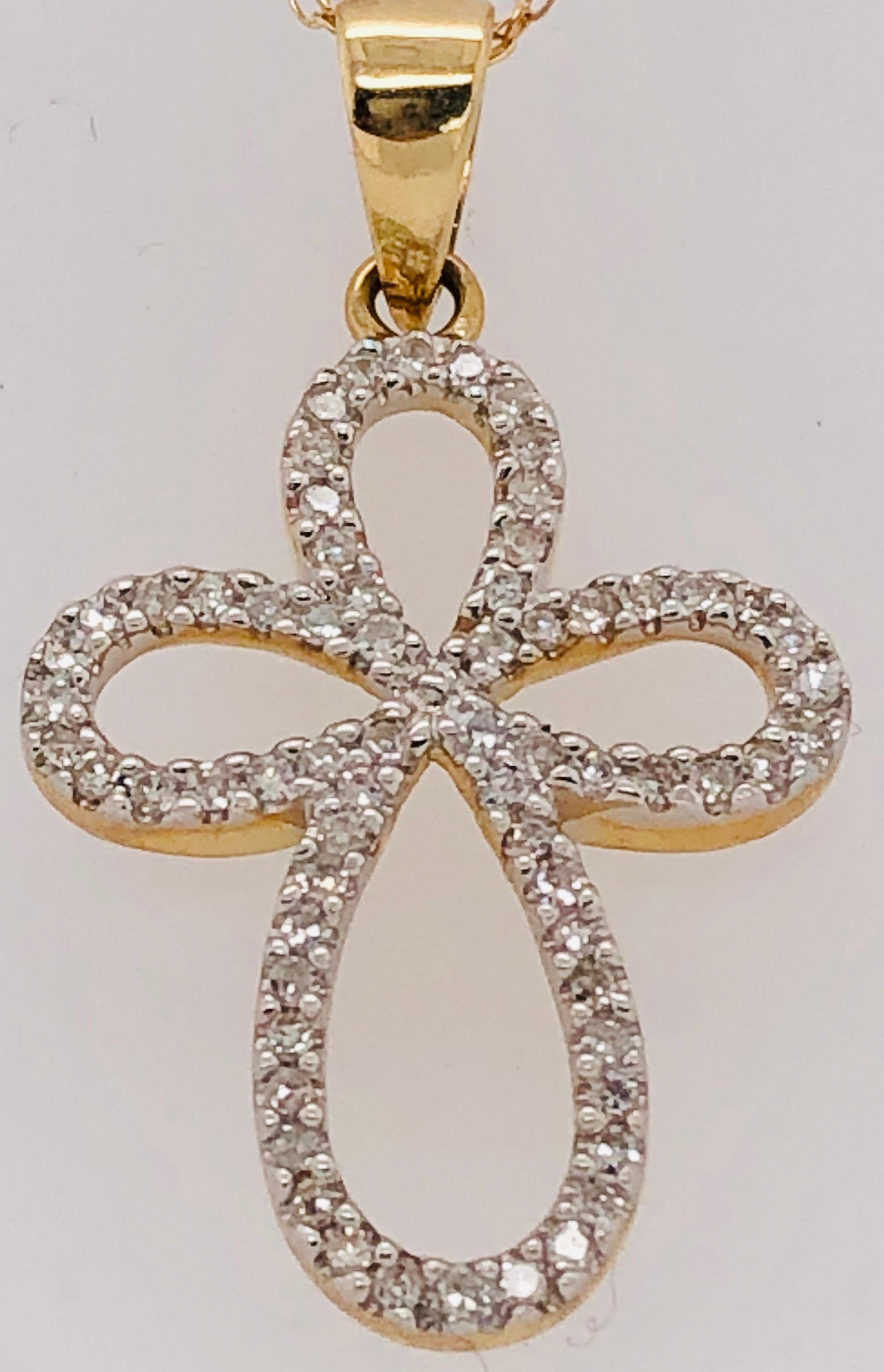 Collier en or jaune 14 carats avec pendentif incrusté de diamants 0,25 TDW Bon état - En vente à Stamford, CT