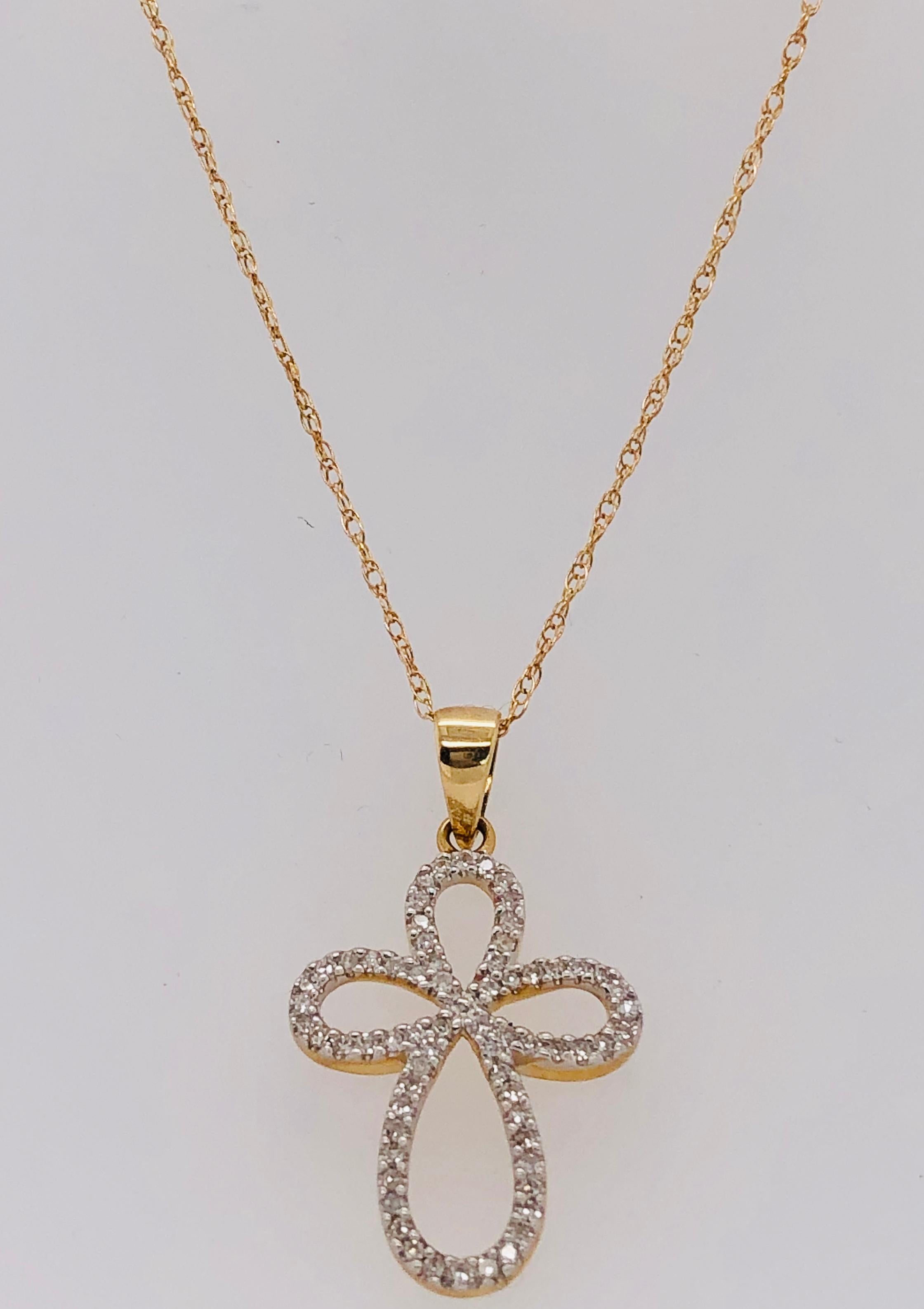 Women's or Men's 14 Karat Yellow Gold Necklace with Diamond Encrusted Pendant 0.25 TDW For Sale