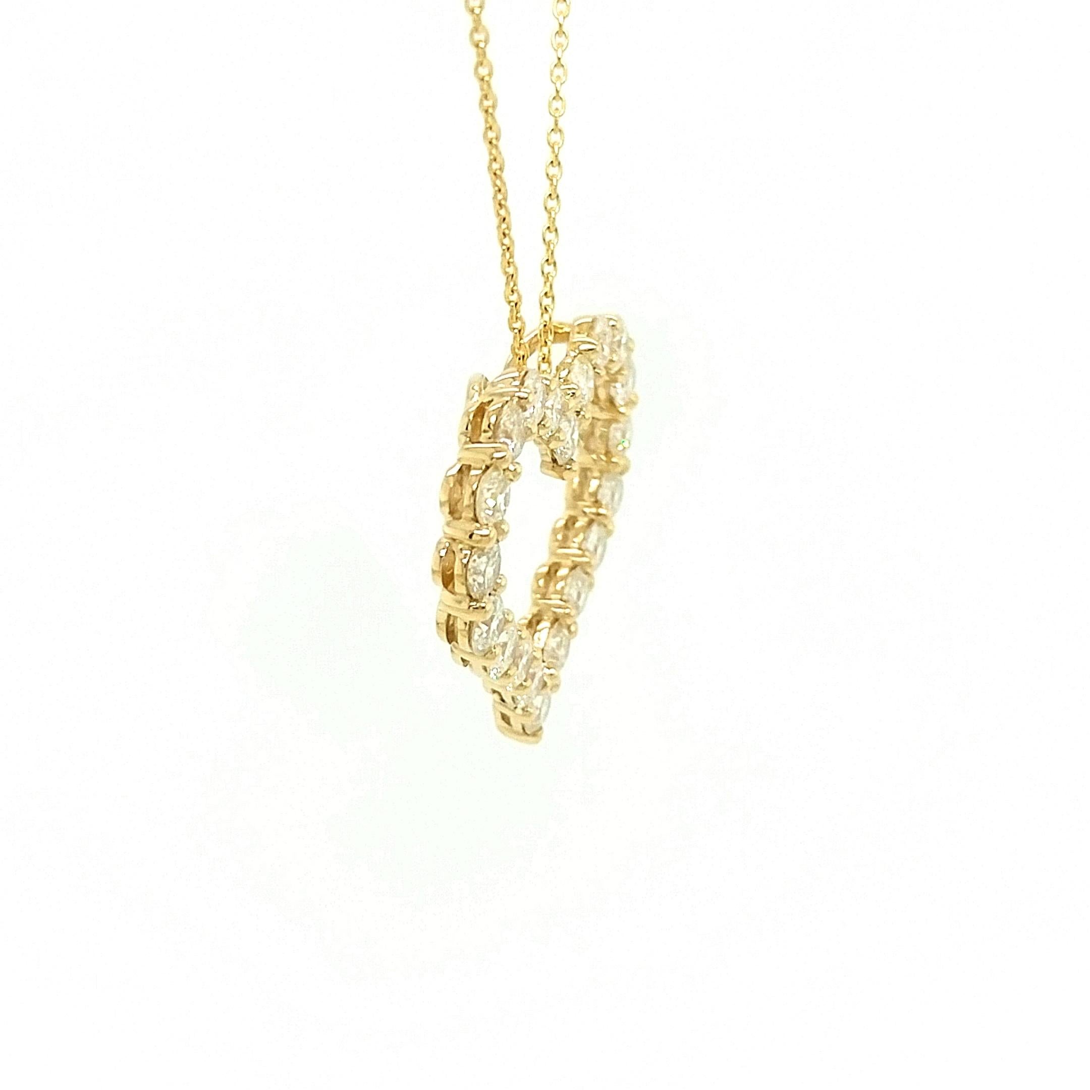 Modern 14Kt Yellow Gold 2.00ct Diamond Heart Pendant Necklace For Sale