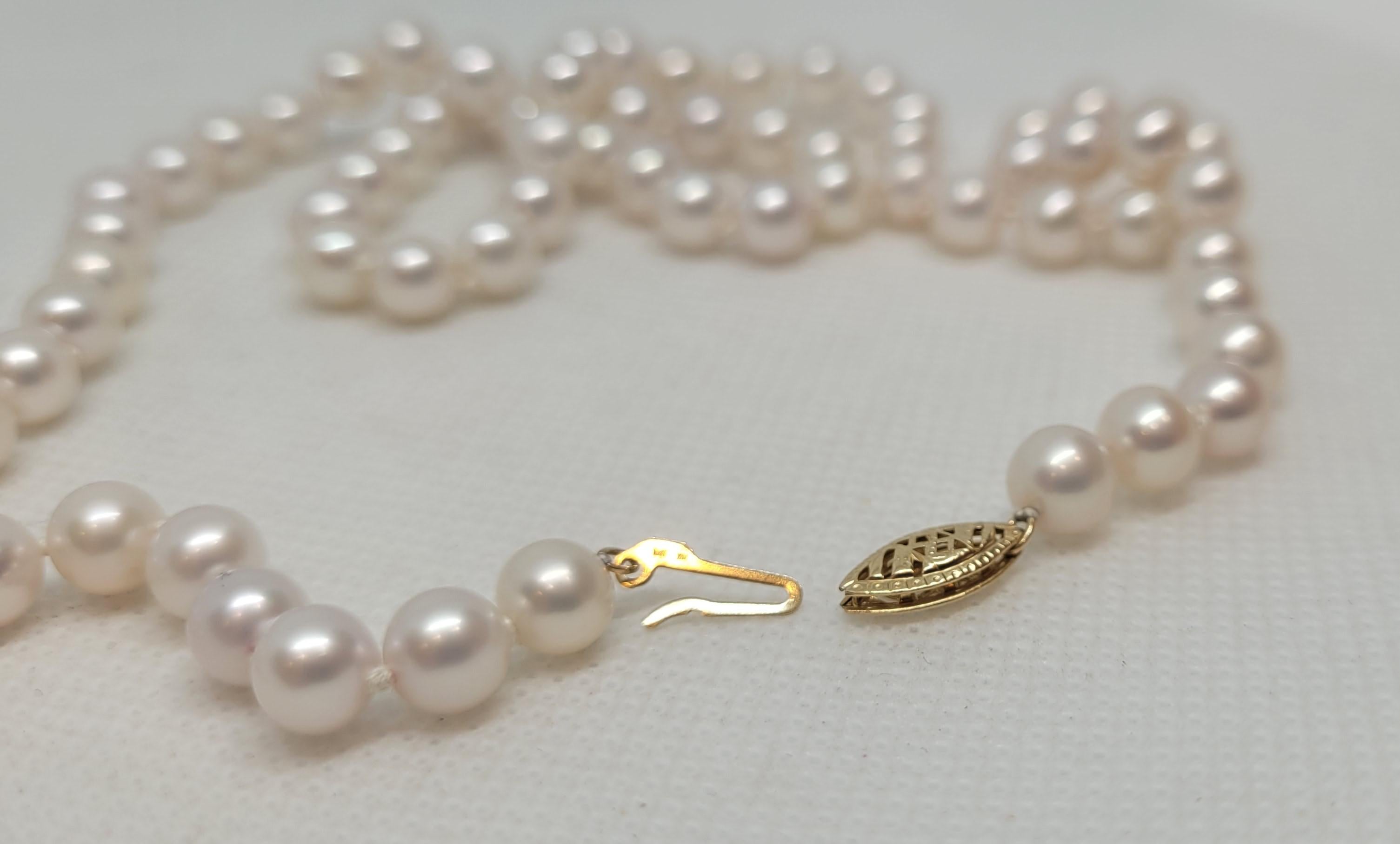 Taille ronde 14kt Yellow Gold 24 Inch Cultured Pearl Strand, Knotted, 6-7mm, Studs, Friction en vente