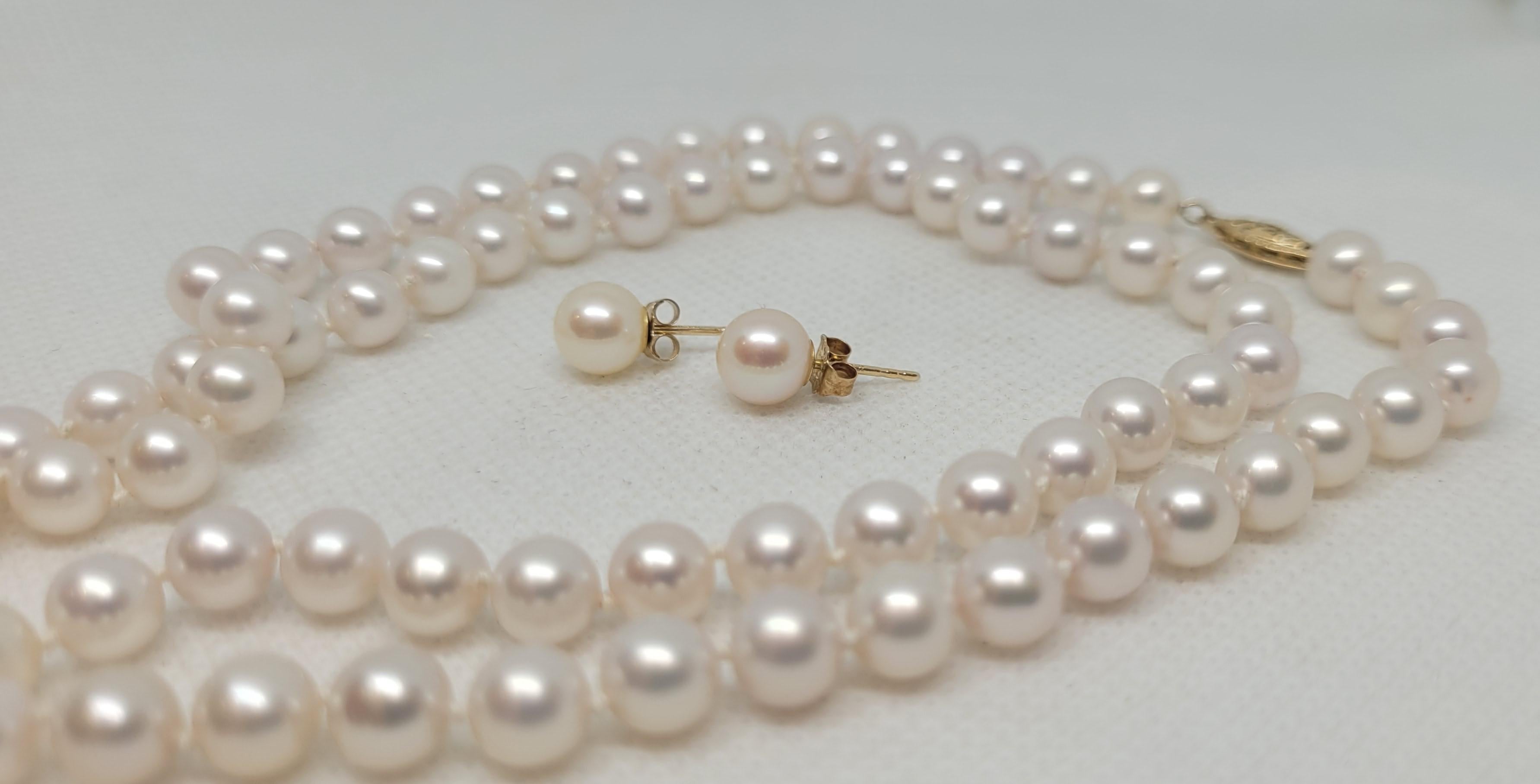 14kt Yellow Gold 24 Inch Cultured Pearl Strand, Knotted, 6-7mm, Studs, Friction en vente 1
