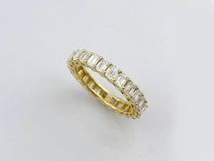 Anello Eternity in oro giallo 14 carati con diamante naturale taglio smeraldo da 2,92 carati