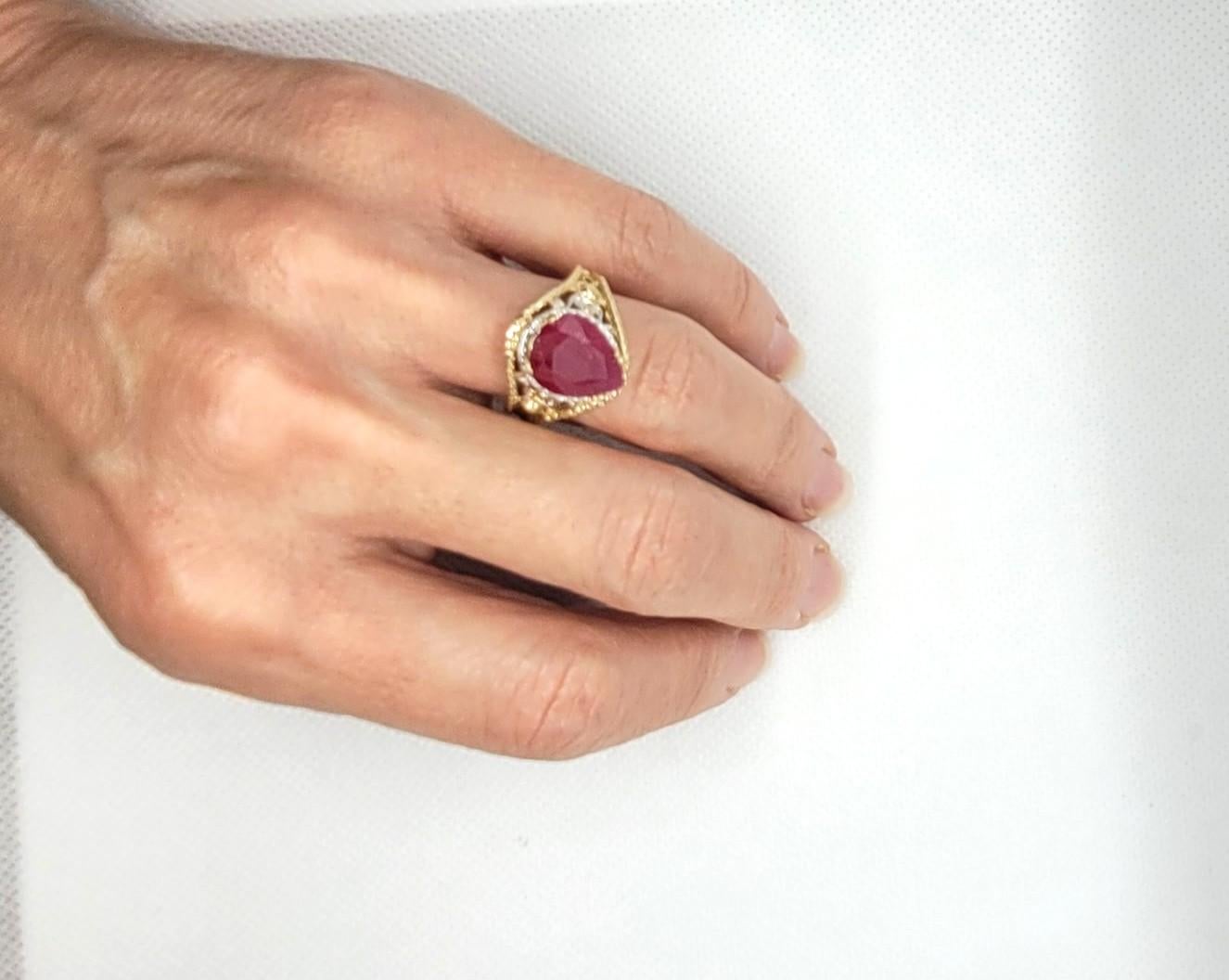 Anello in oro giallo 14kt con rubino perlato da 4,15 carati, misura 6,5, rapporto gemmologico, filigrana, 6 gr. in vendita 4