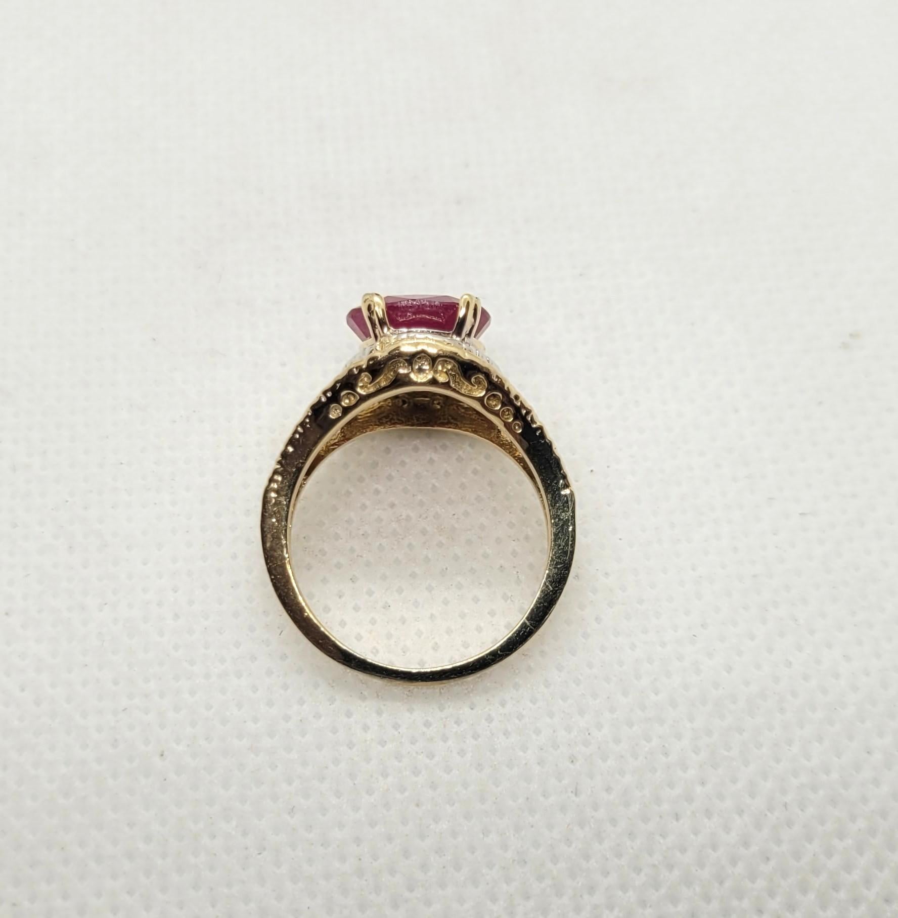 Moderno Anello in oro giallo 14kt con rubino perlato da 4,15 carati, misura 6,5, rapporto gemmologico, filigrana, 6 gr. in vendita