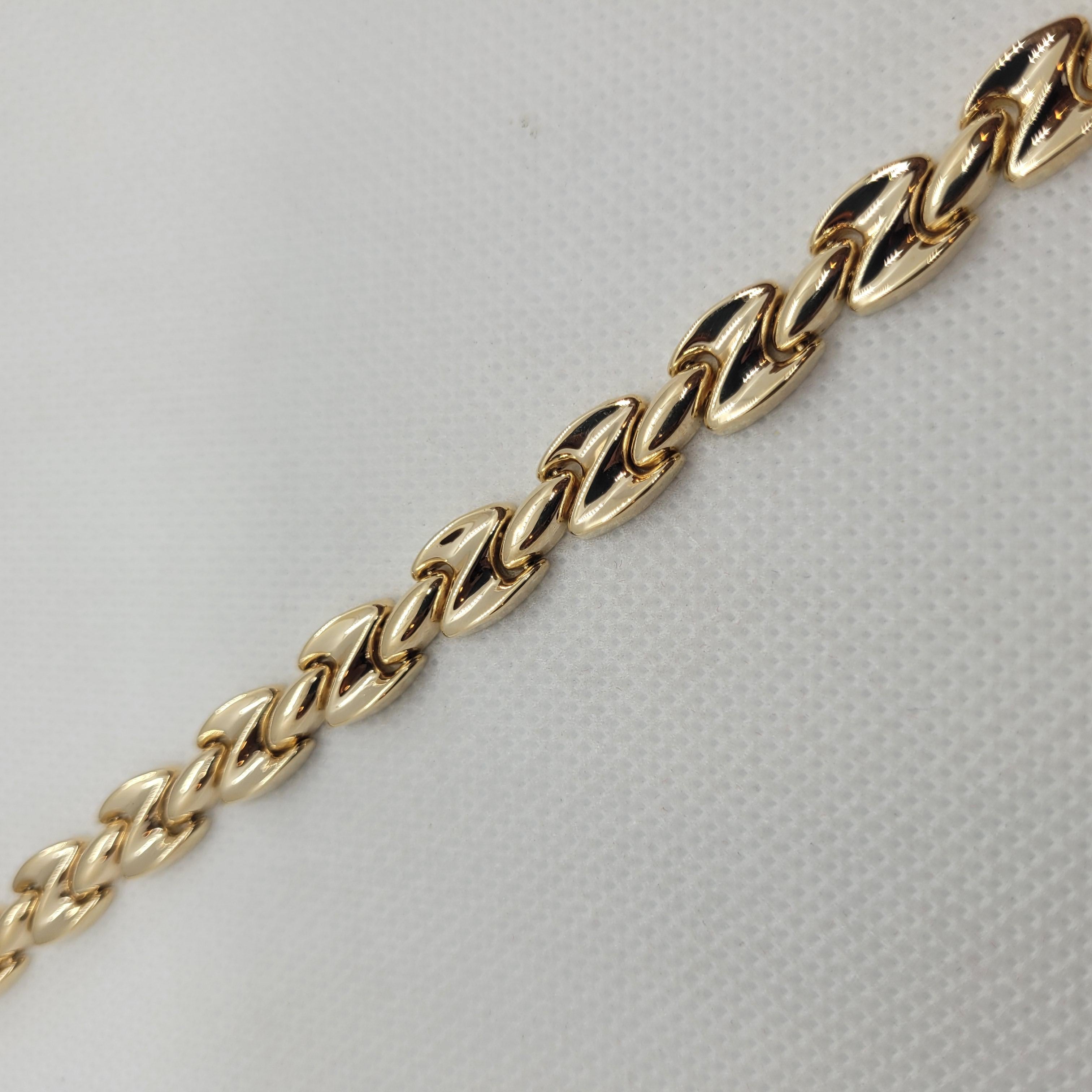 14kt Yellow Gold 7 Inch Link Bracelet, Italian, Hollow, 8mm Wide, 13.2 Grams In Good Condition For Sale In Rancho Santa Fe, CA
