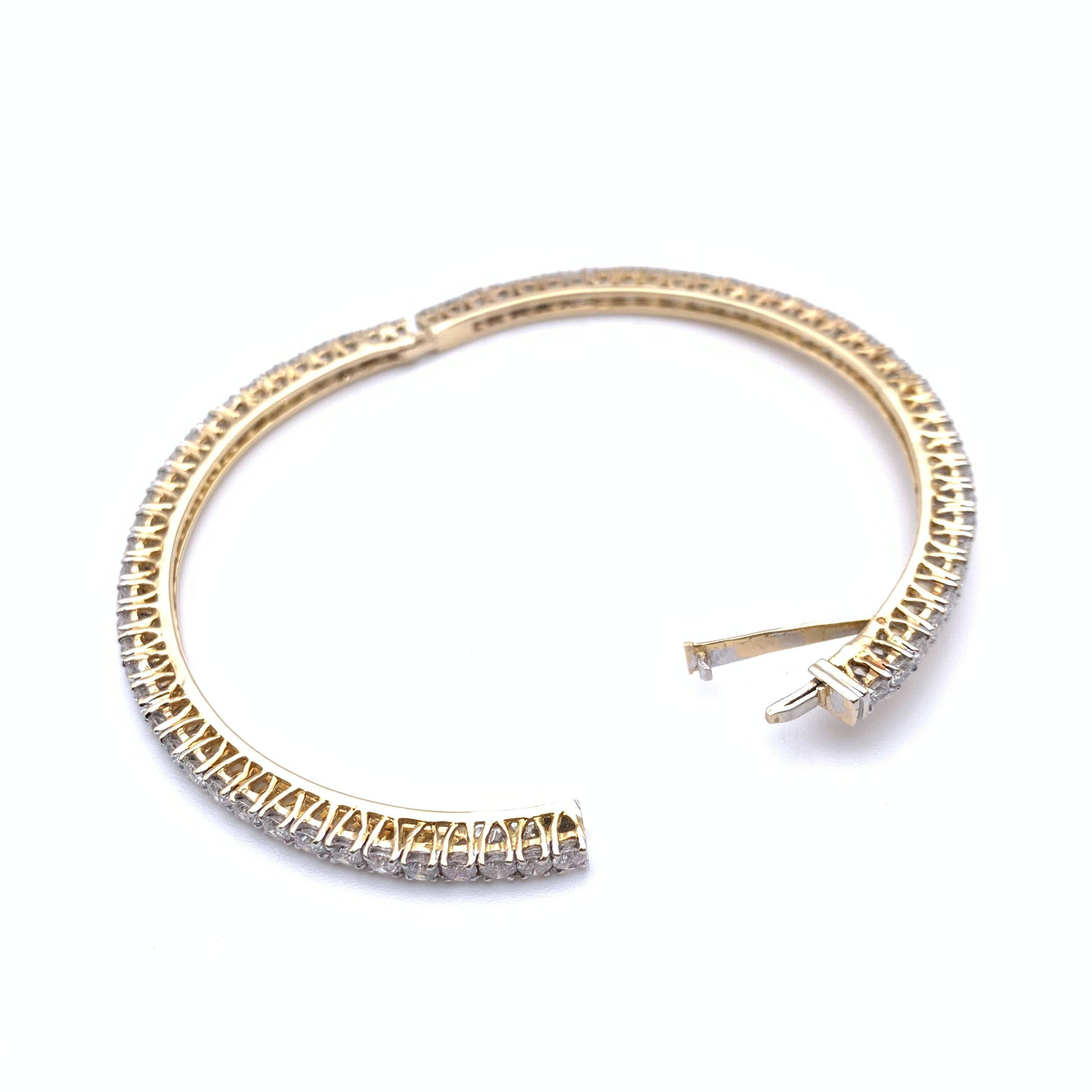 Moderne 14KT  Bracelet à charnière en or jaune avec diamants de 7,0 CT en vente