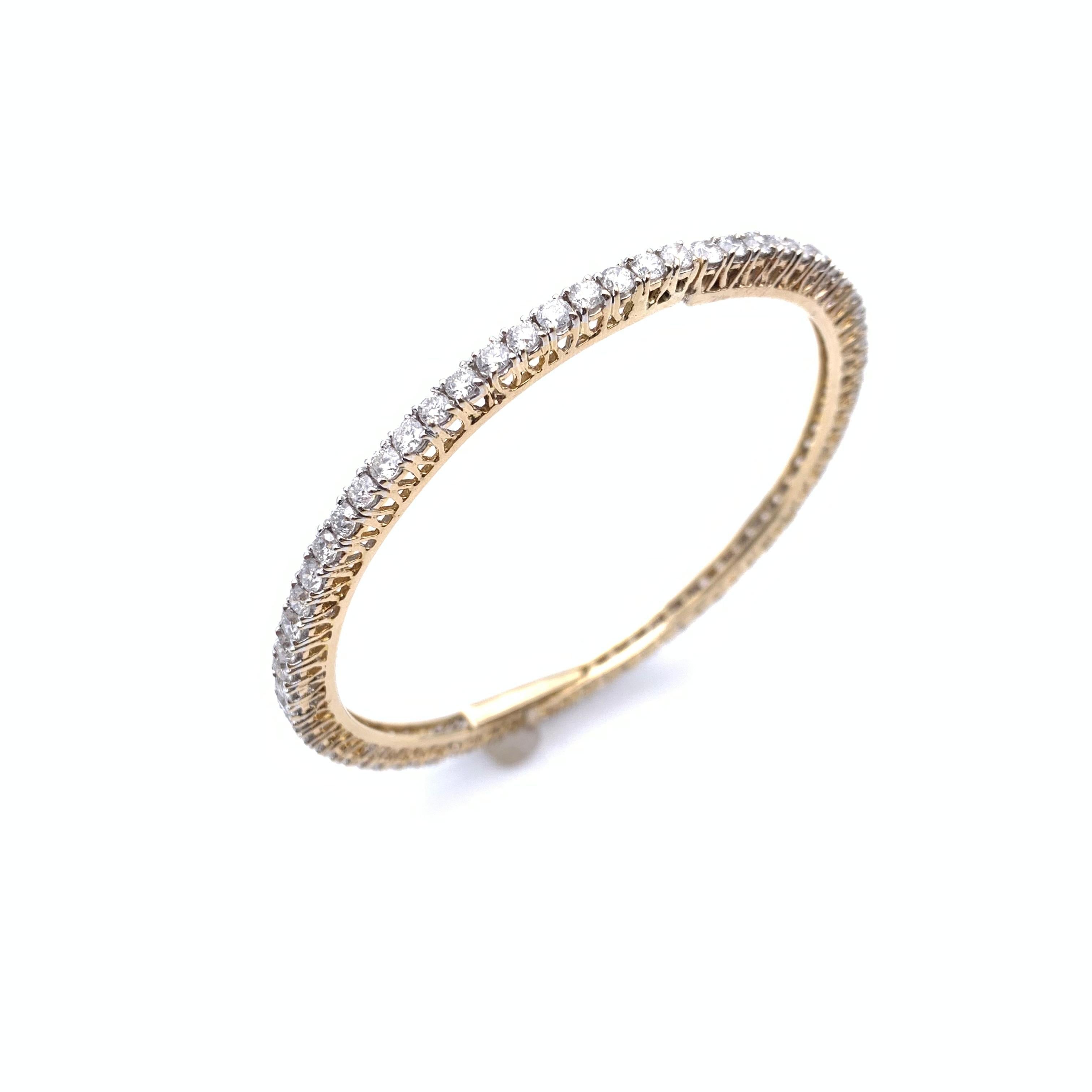 Taille ronde 14KT  Bracelet à charnière en or jaune avec diamants de 7,0 CT en vente