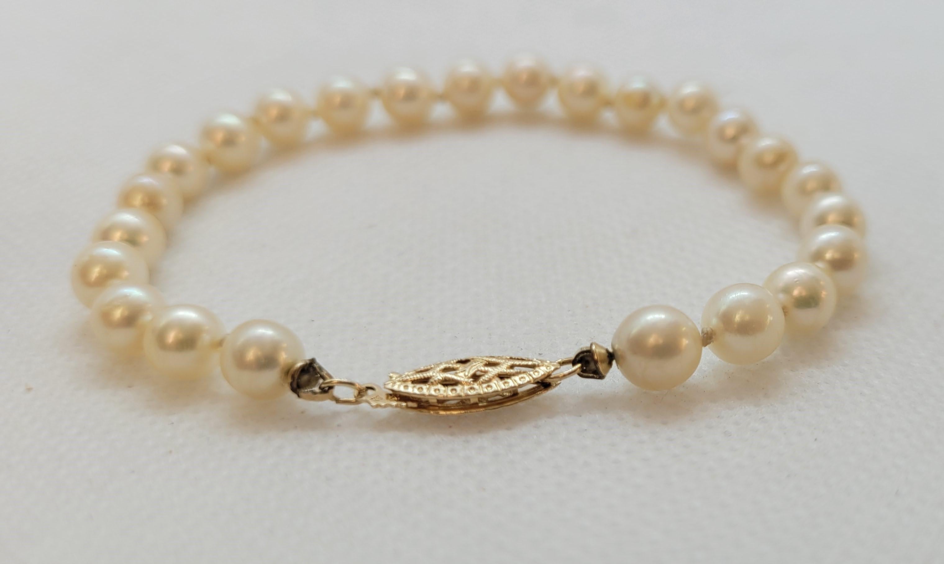 14kt Yellow Gold 7mm Cultured Pearl Bracelet, Knotted, 7 Inches, Medium Golden Cream, Good Condition, Stamped, Fish Pearl Clasp.

If you have any questions, please don't hesitate to ask.

At Rock N Gold Creations, customer satisfaction is of utmost