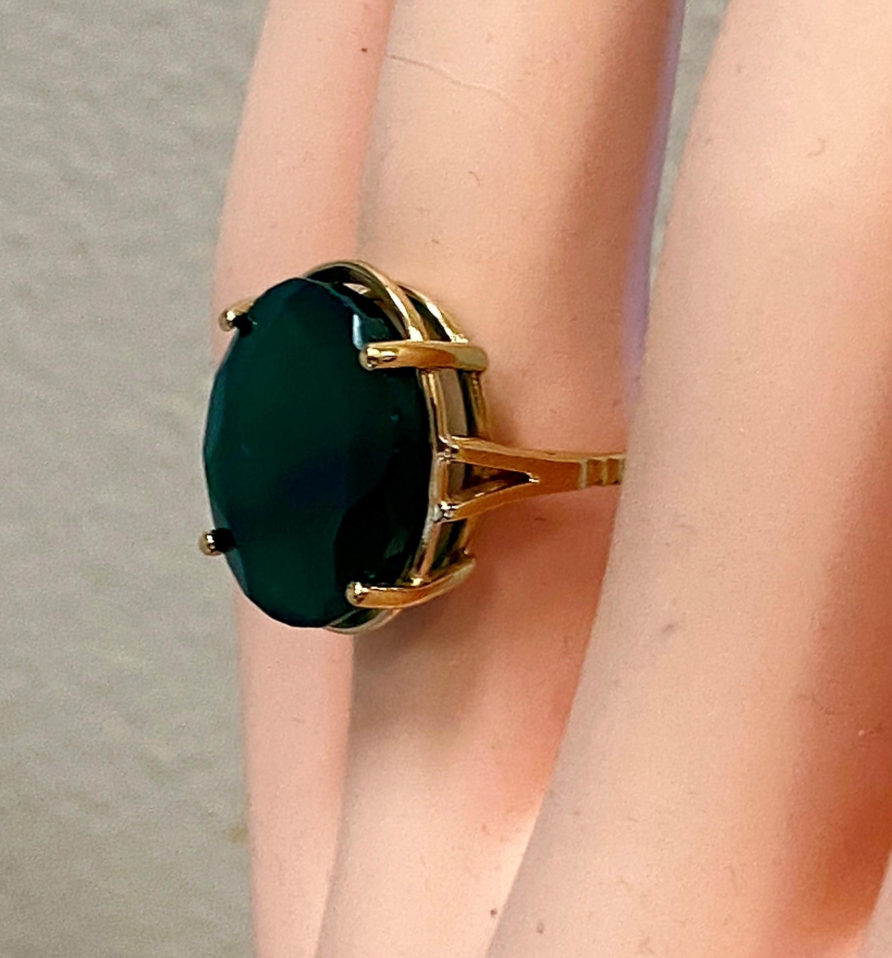 Oval Cut 14kt Yellow Gold 9.33 Carat Oval Green Chalcedony Ring For Sale
