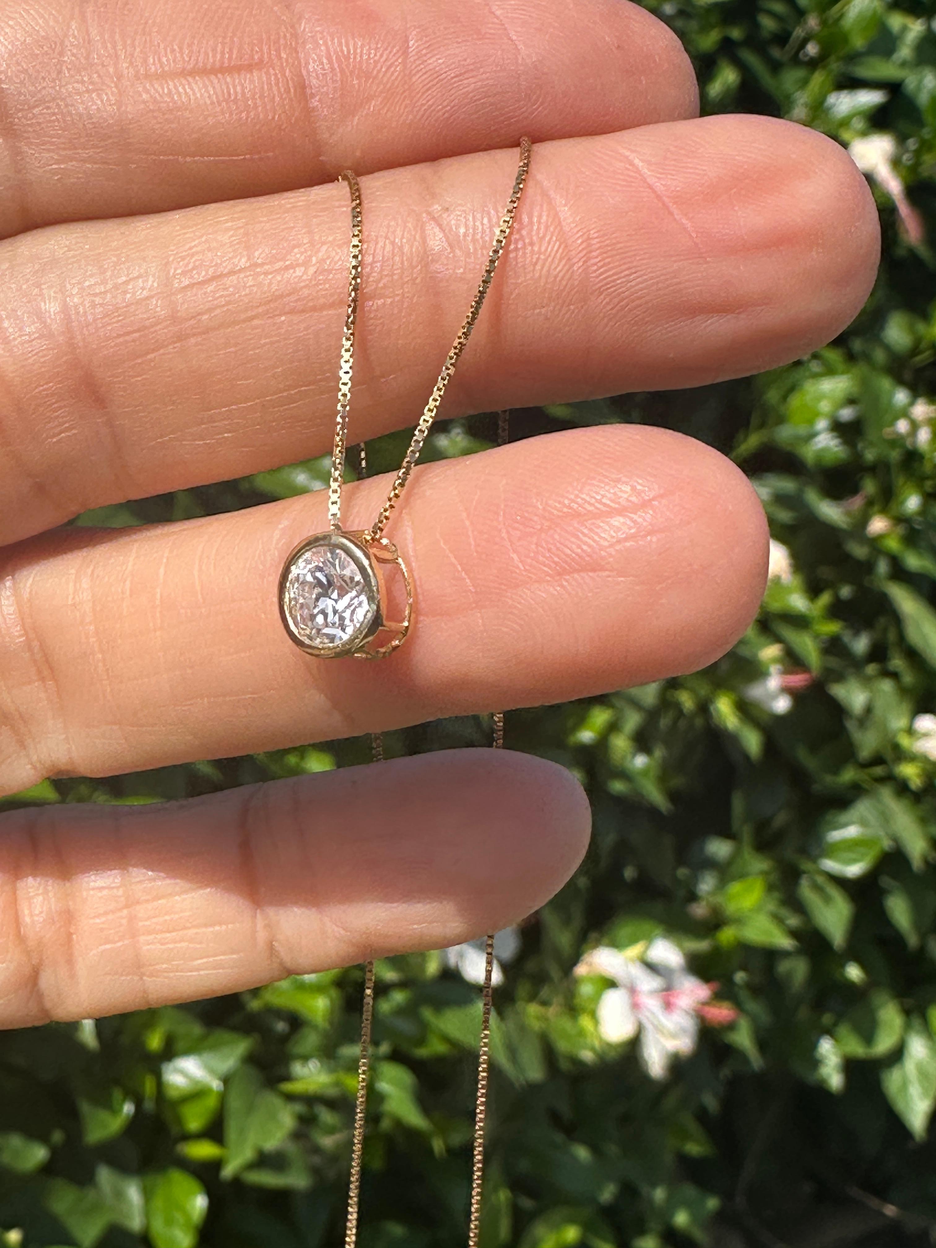 Contemporain Or jaune 14Kt .98 Carat Round Bezel-Set Natural Diamond en vente