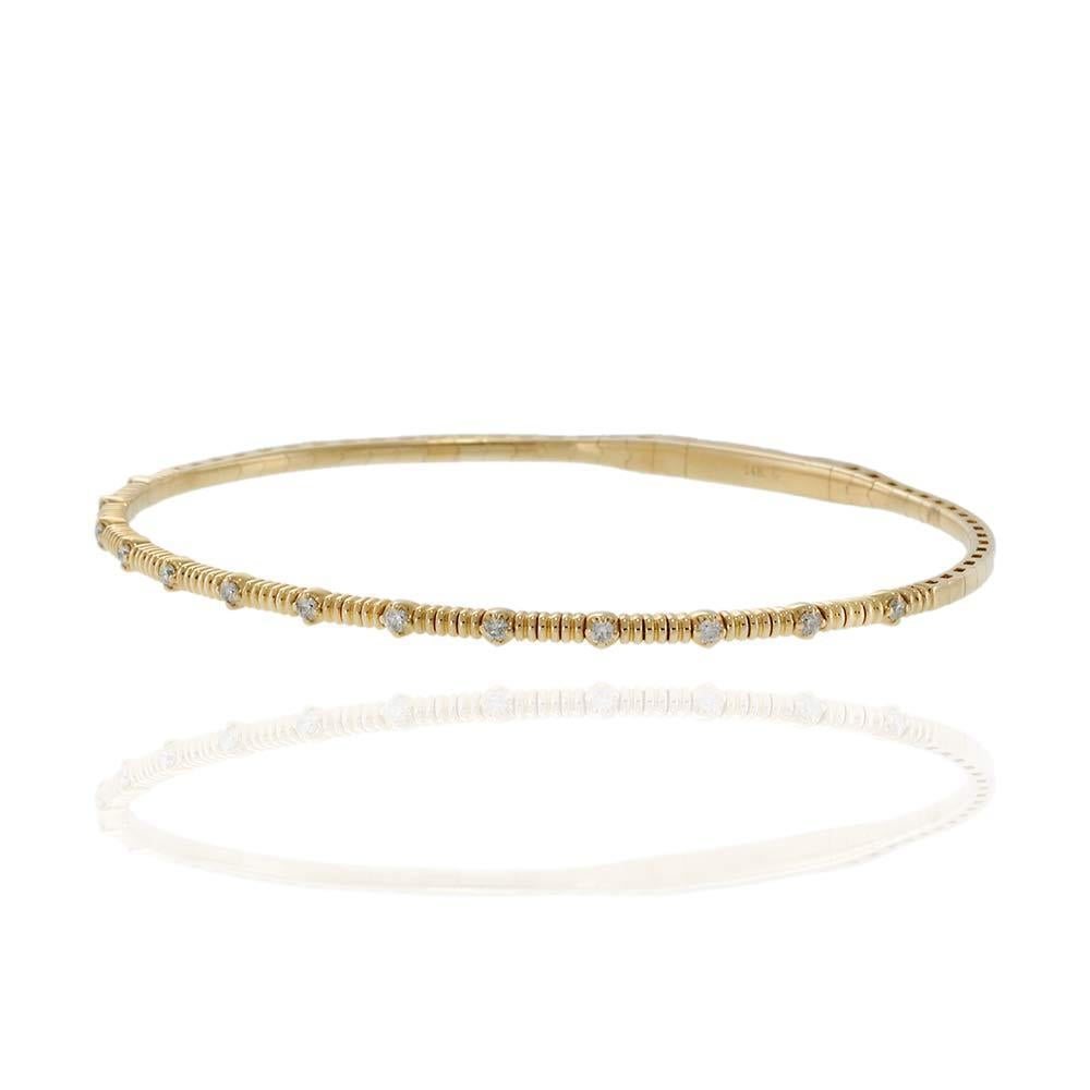 14KT Yellow Gold Alternating Diamond Flex Bangle In New Condition For Sale In New York, NY