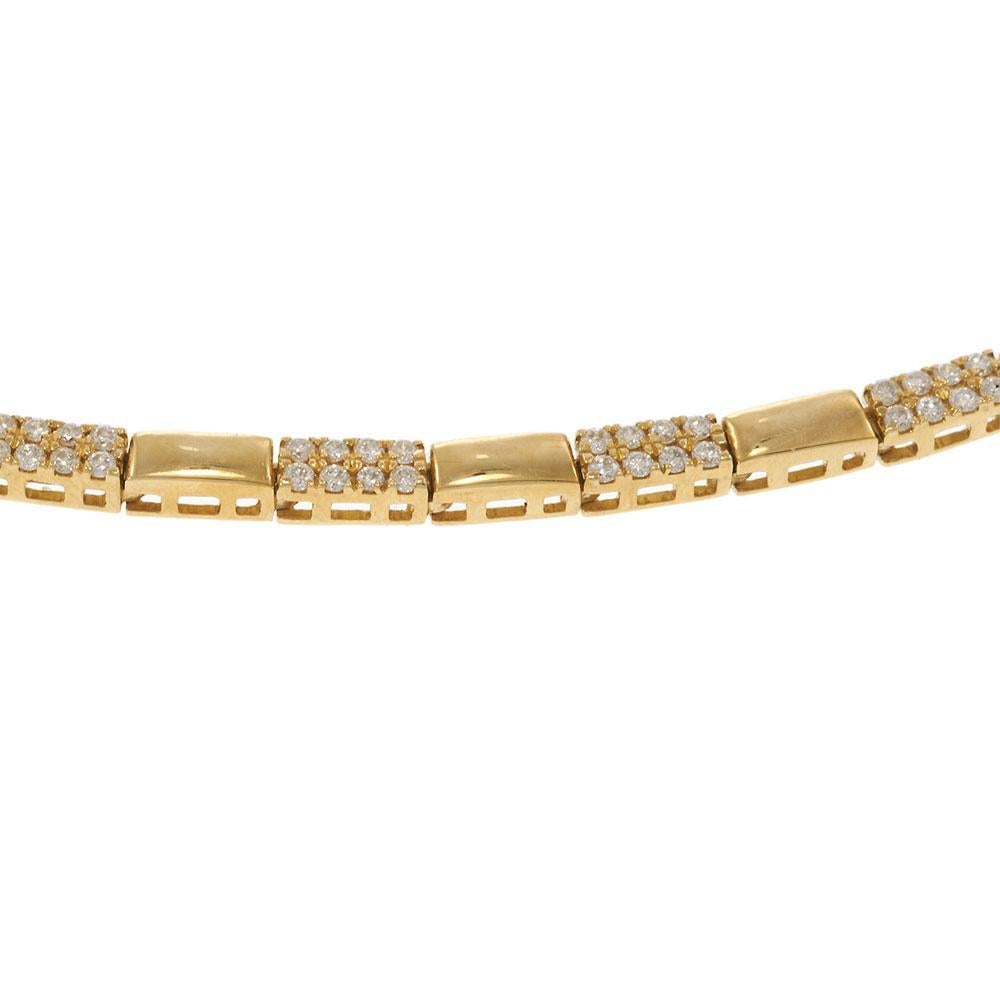 Realizzata in oro giallo 14 carati, questa collana presenta un design elegante e raffinato con maglie alternate con diamanti. Con circa 0,78 carati di diamanti a taglio rotondo classificati G-H/SI, questo pezzo offre uno scintillio sottile e uno