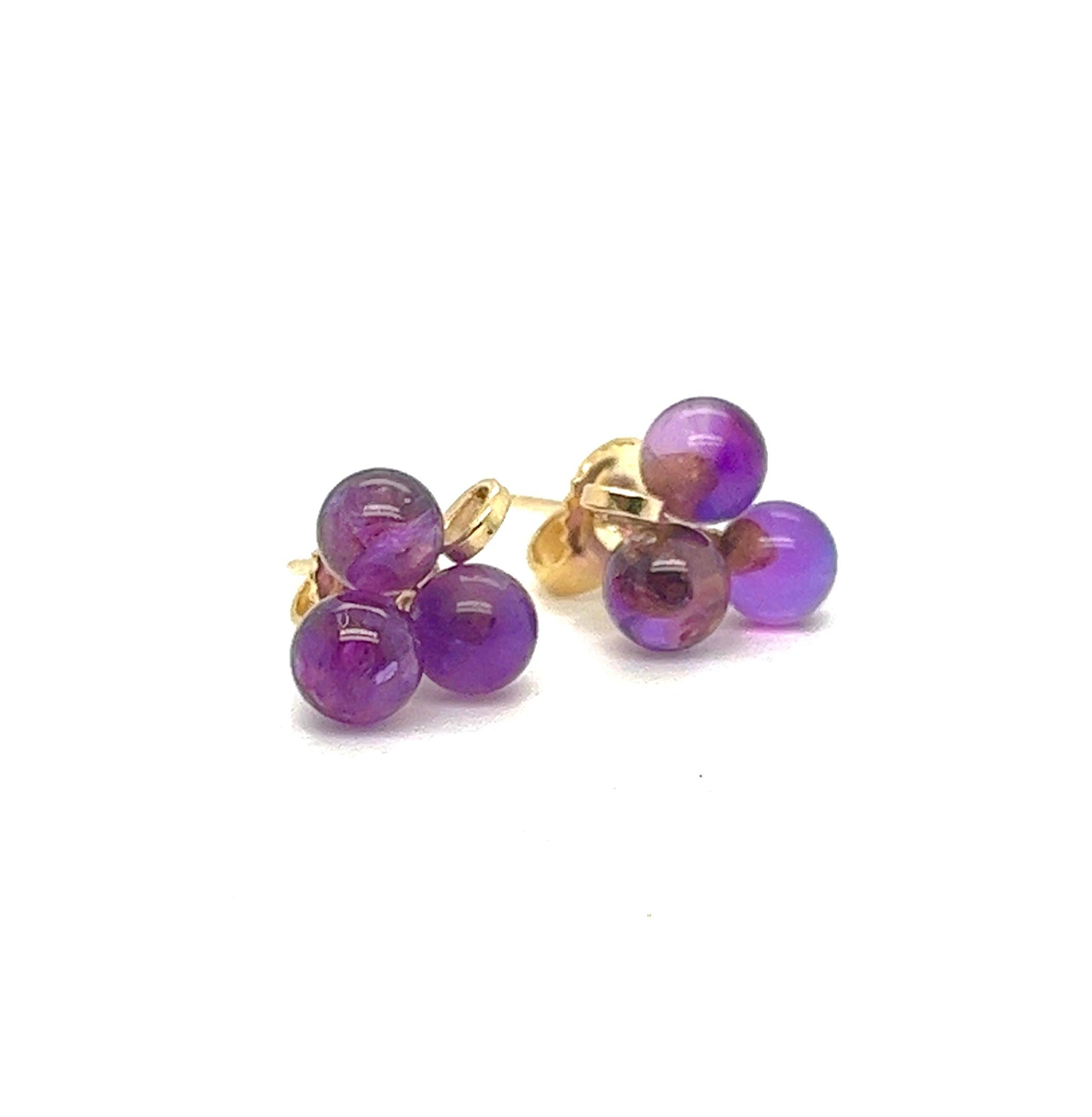 Offered here is a lovely pair of stud earring, 
Handmade in solid 14kt yellow gold, 
featuring 5 mm round natural Amethyst gemstones in vivid purple color.
offered here in a no reserve auction, winner will take and enjoy this wonderful pair,