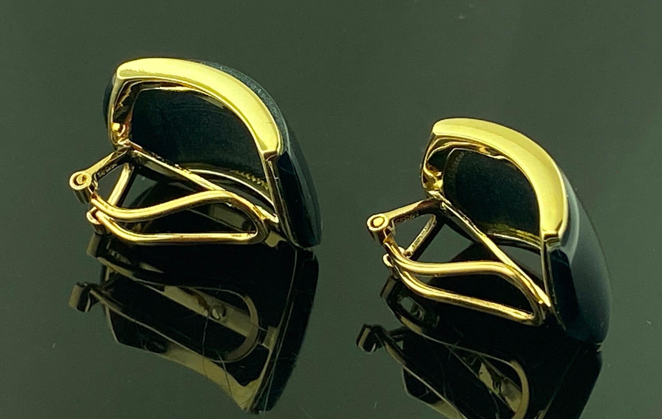 14KT Yellow Gold and Black Onyx Earrings In Excellent Condition For Sale In Palm Desert, CA