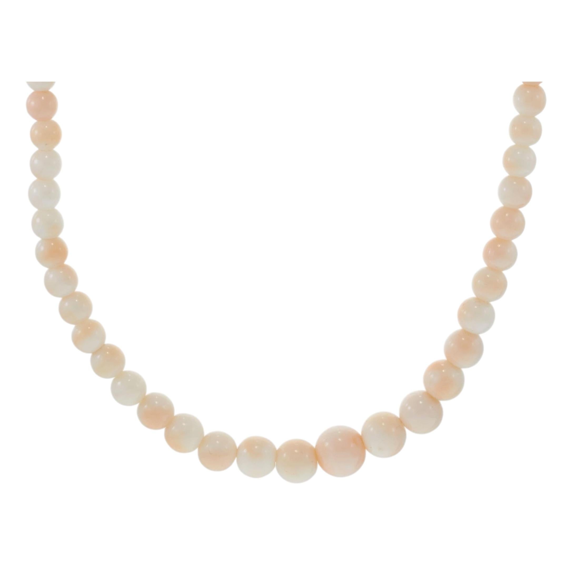 Collar de oro amarillo de 14 quilates con cuentas de coral «Angelskin» de tamaño variable