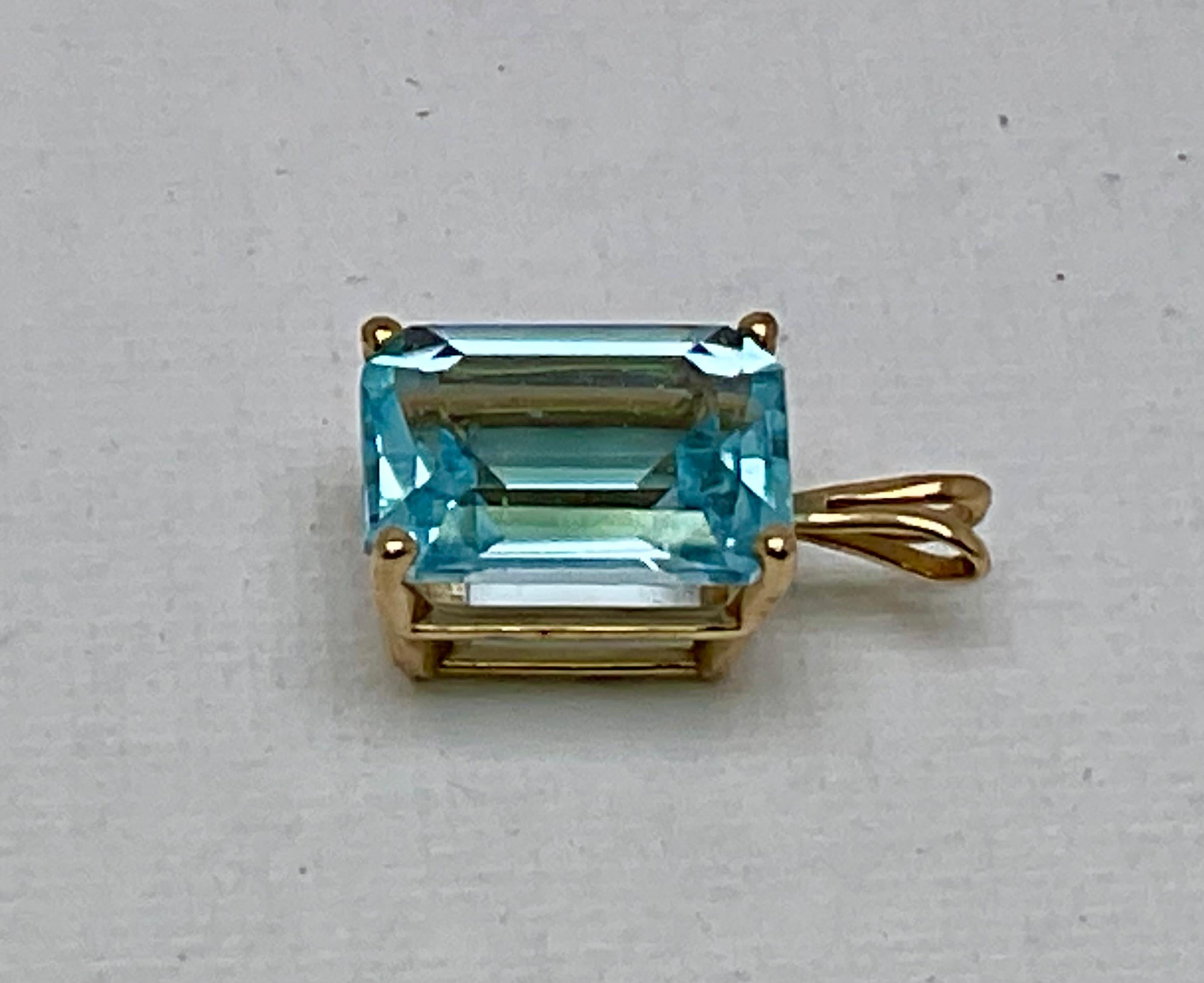 Colgante de aguamarina de oro amarillo de 14 quilates. en Bueno estado para la venta en Bradenton, FL