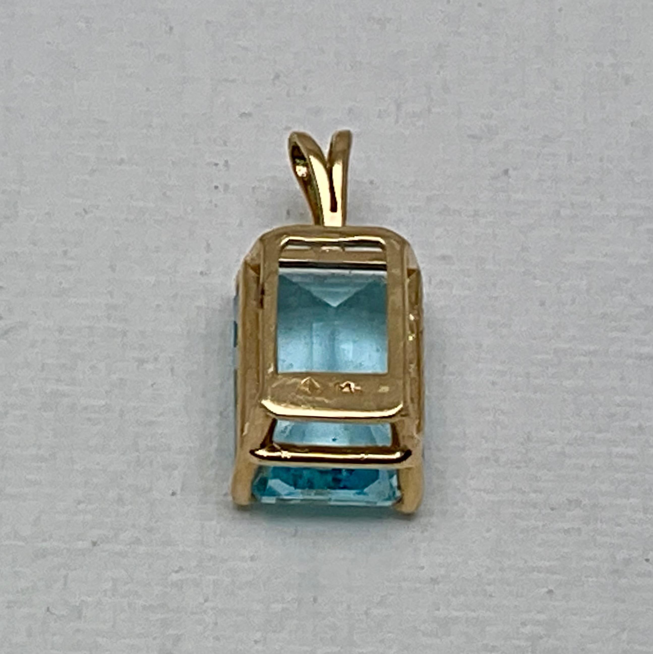 Colgante de aguamarina de oro amarillo de 14 quilates. en venta 1