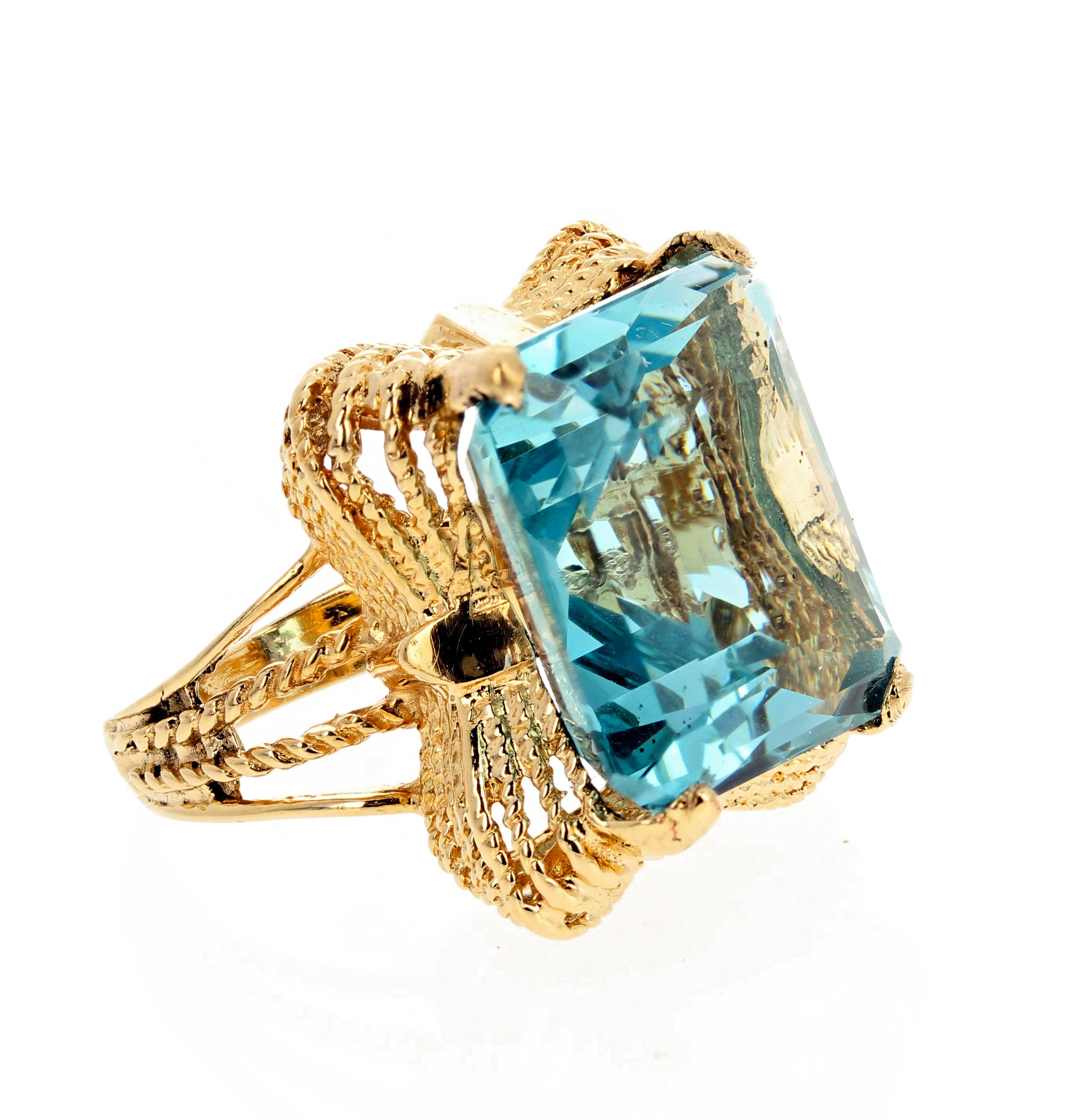 Brilliant Glittering 19 Carat Aquamarine Gold Ring In New Condition In Raleigh, NC