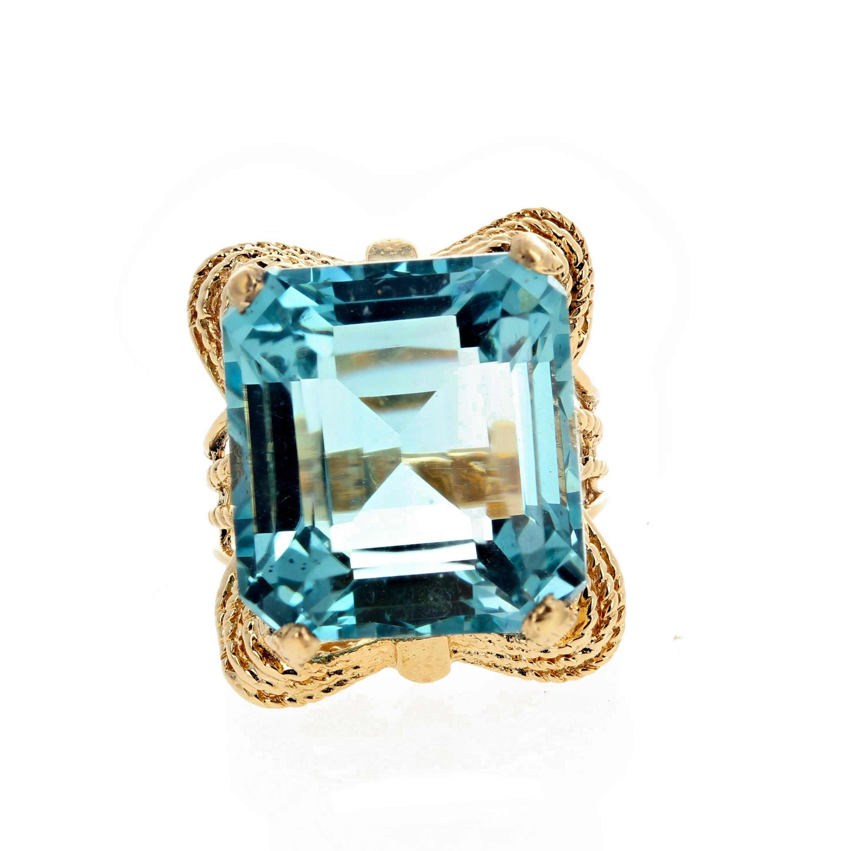 Brilliant Glittering 19 Carat Aquamarine Gold Ring 2