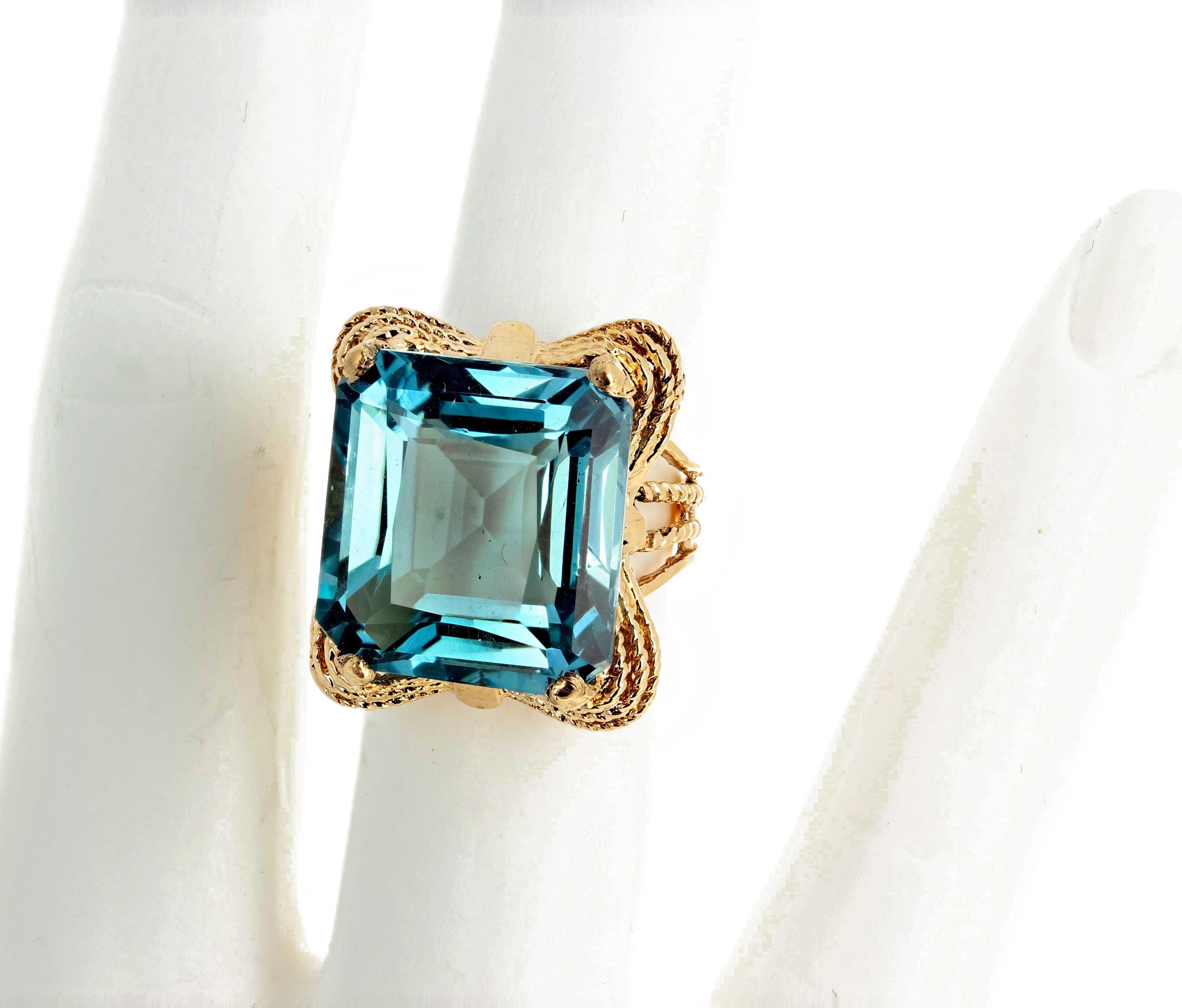 Brilliant Glittering 19 Carat Aquamarine Gold Ring 3