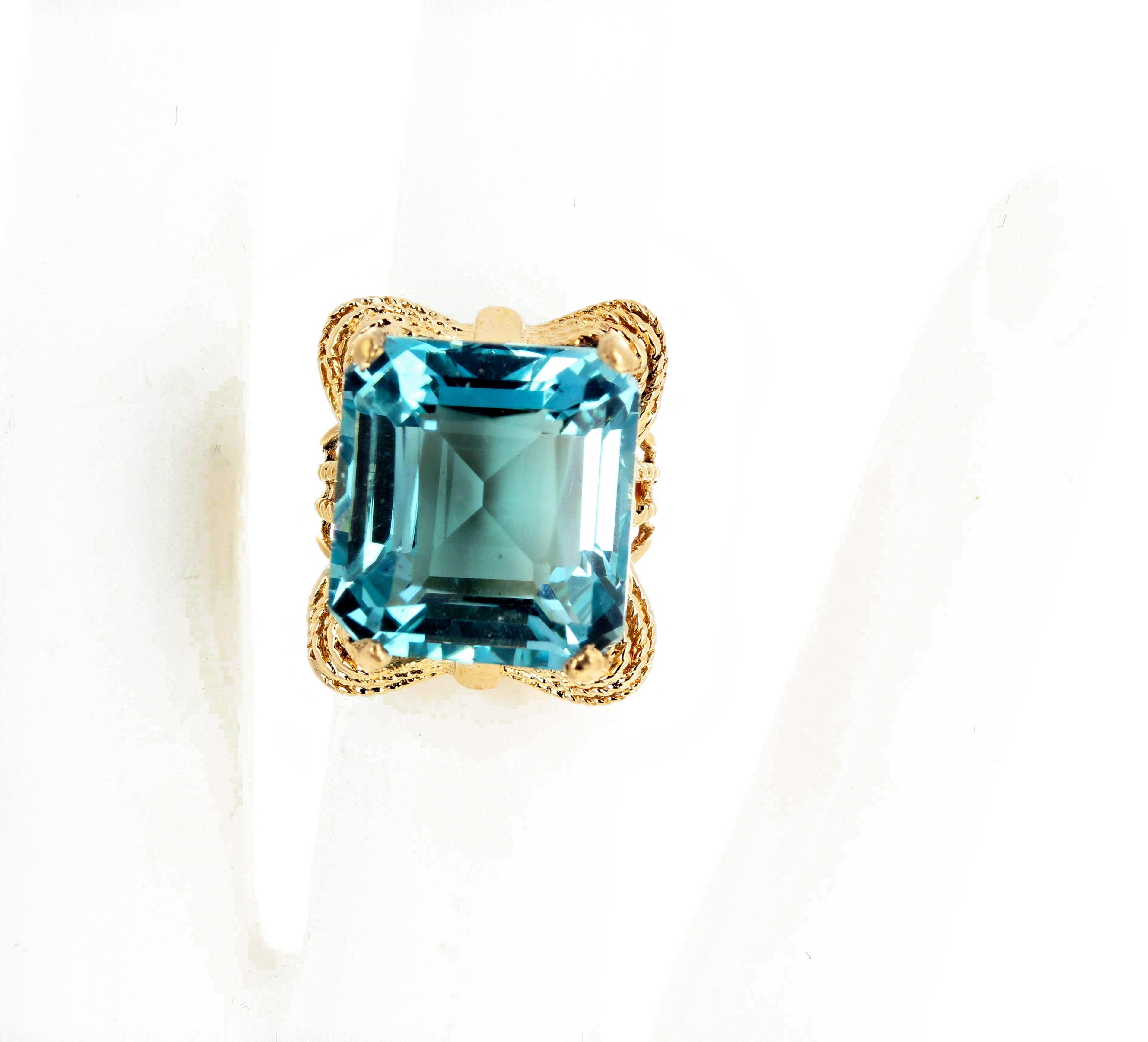 Brilliant Glittering 19 Carat Aquamarine Gold Ring 4
