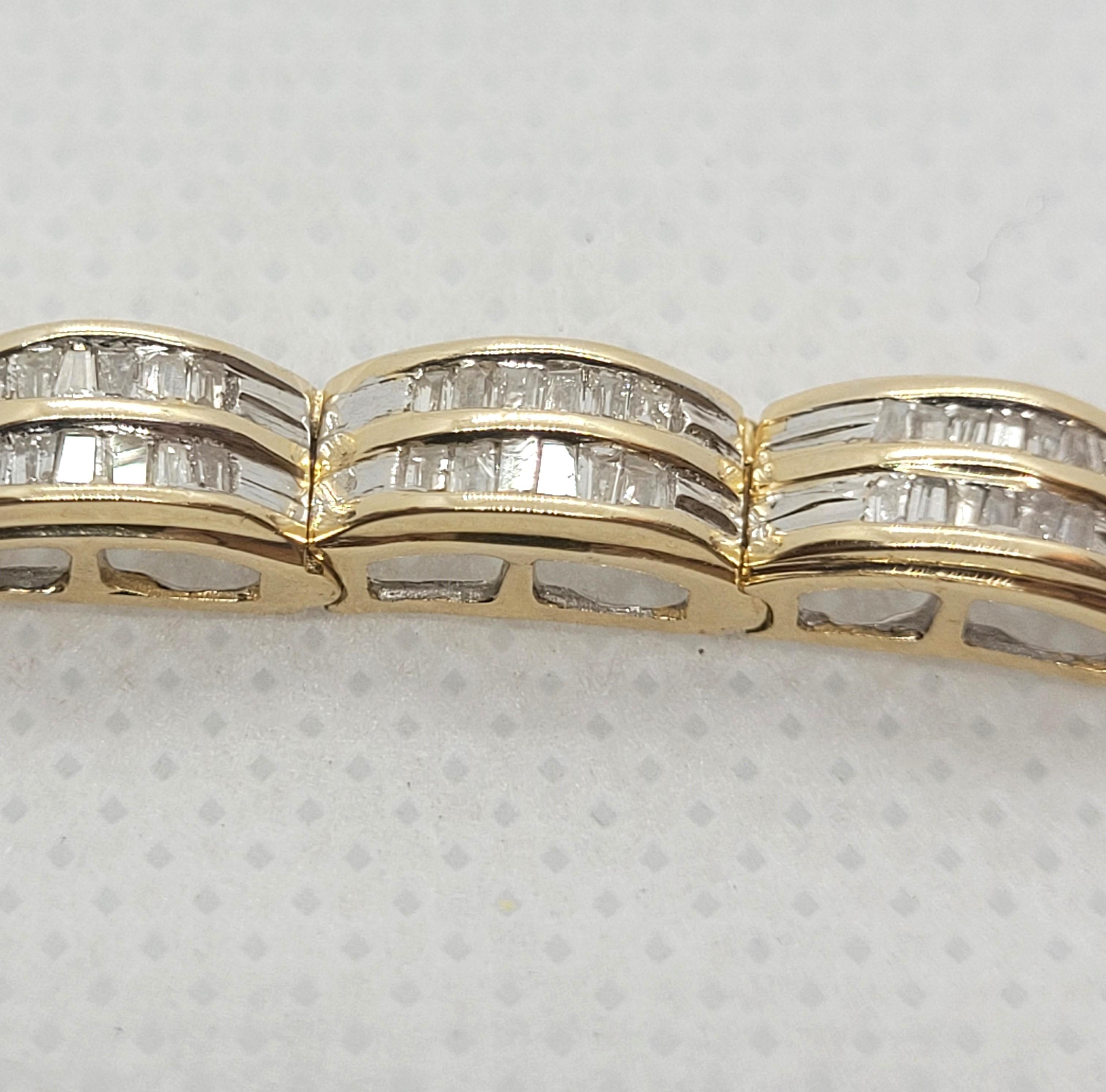Bracelet en or jaune 14 carats avec diamants taille baguette d'environ 5,00 carats en vente 1