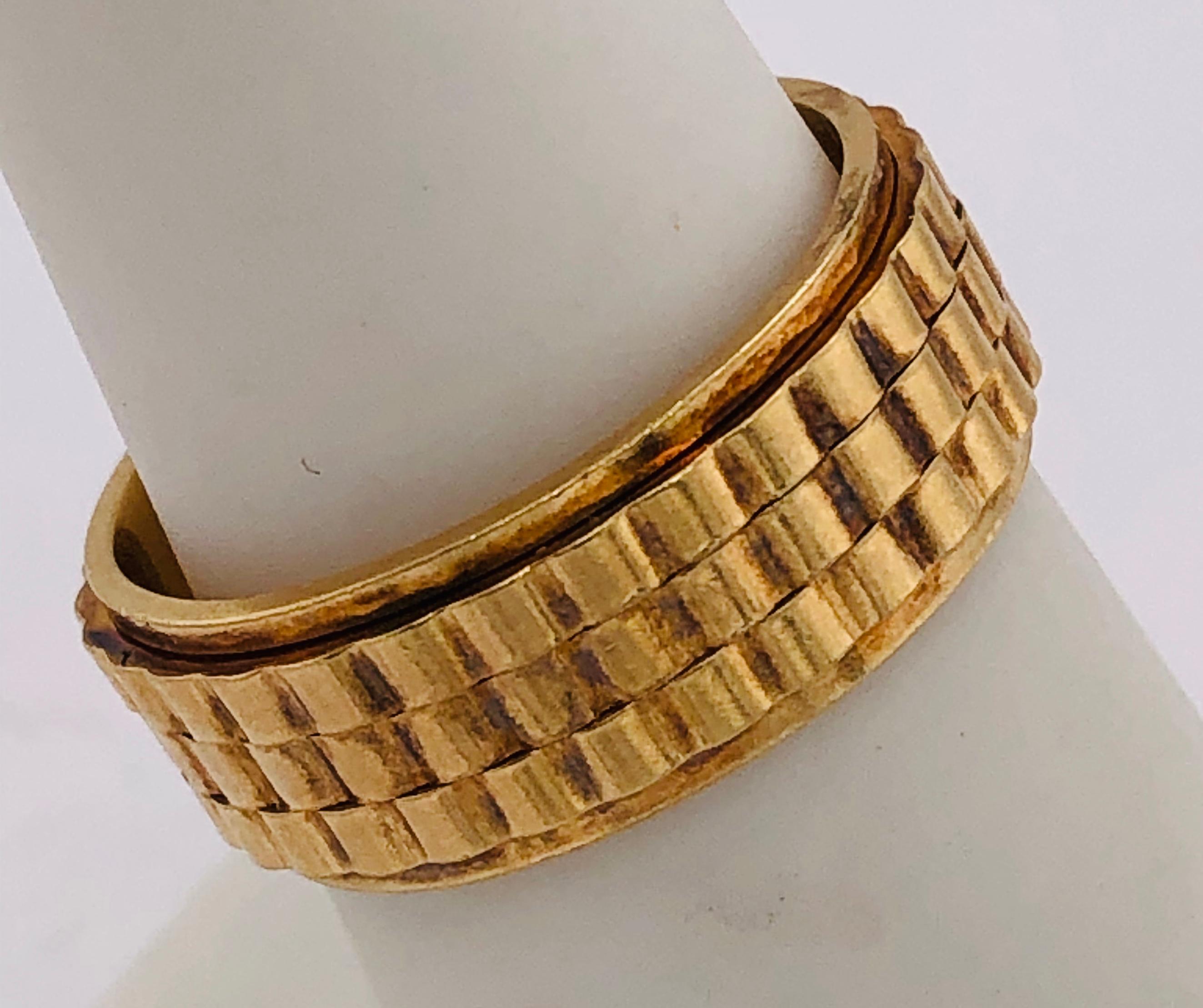 14 Karat Yellow Gold Band Ring or Wedding Ring Weave Design In Good Condition For Sale In Stamford, CT