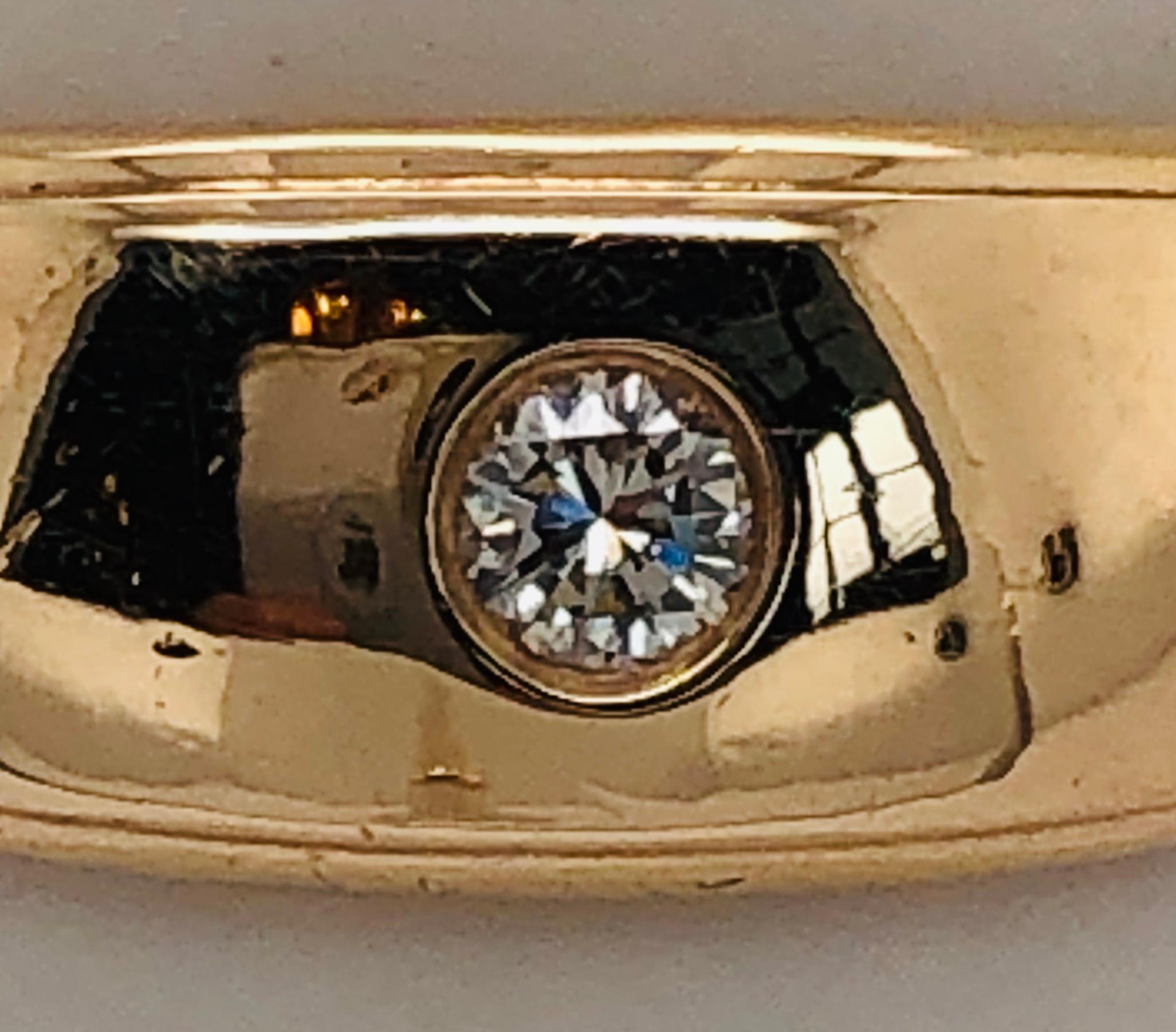 14 Karat Yellow Gold Band Ring with .15 Carat Center Diamond Round In Good Condition For Sale In Stamford, CT