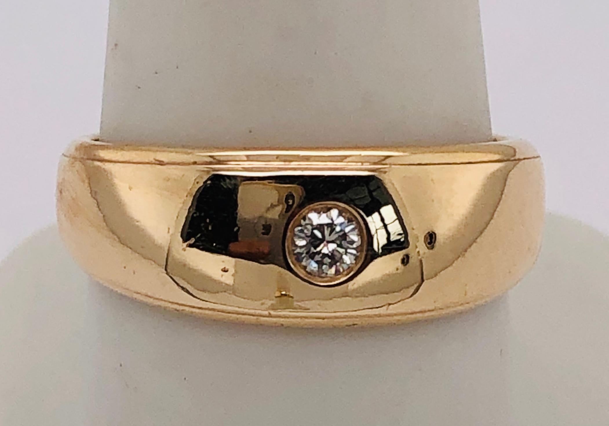 Women's or Men's 14 Karat Yellow Gold Band Ring with .15 Carat Center Diamond Round For Sale
