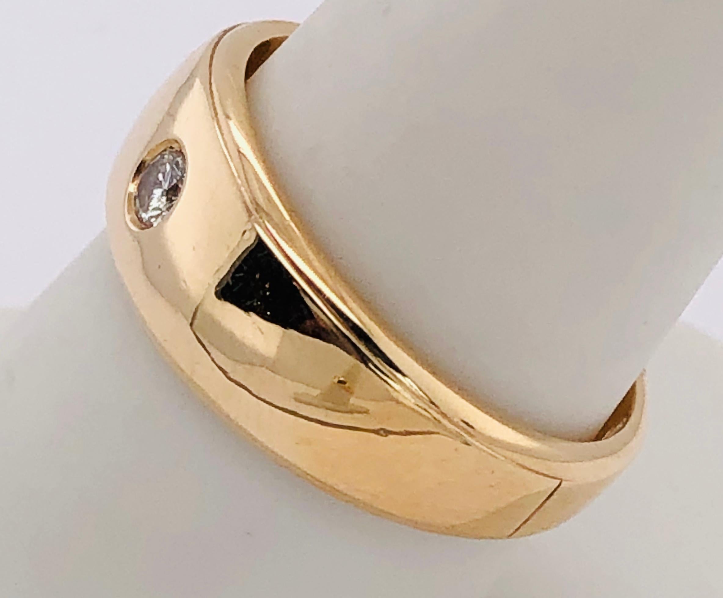 14 Karat Yellow Gold Band Ring with .15 Carat Center Diamond Round For Sale 1