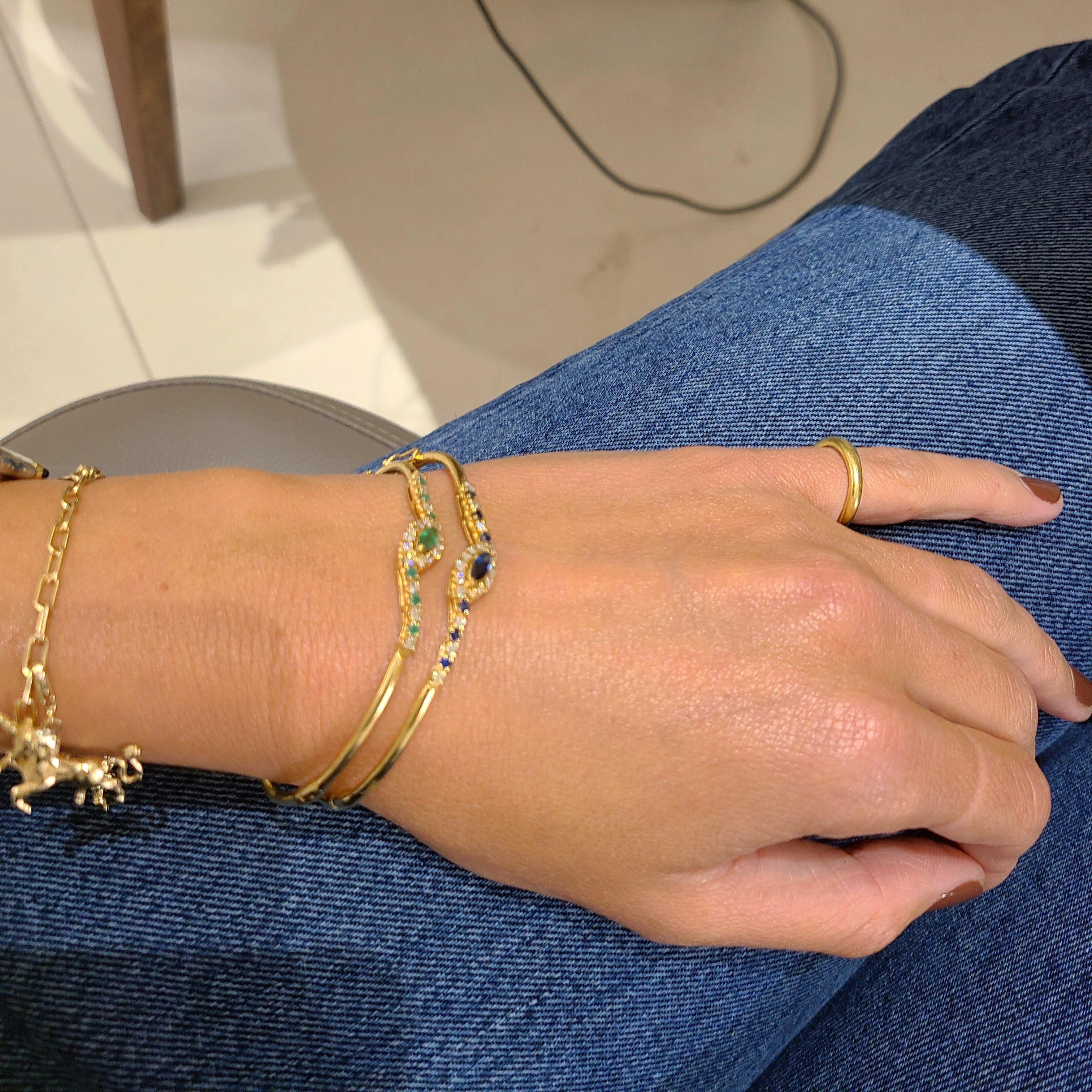 Rétro Bracciale Bangle in oro 14 carati con smeraldi da.85 carati e diamanti da.33 carati in vendita