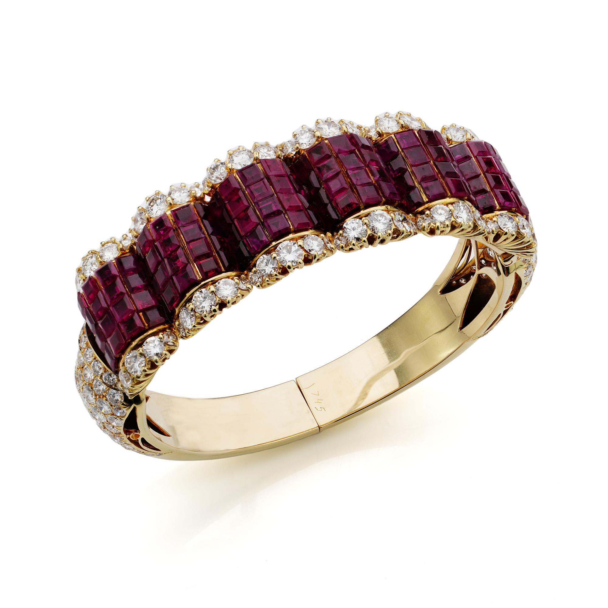 14kt. Yellow Gold Bangle Set with 18 Ct. Rubies and 12.84 Ct. Diamonds In Good Condition For Sale In Braintree, GB
