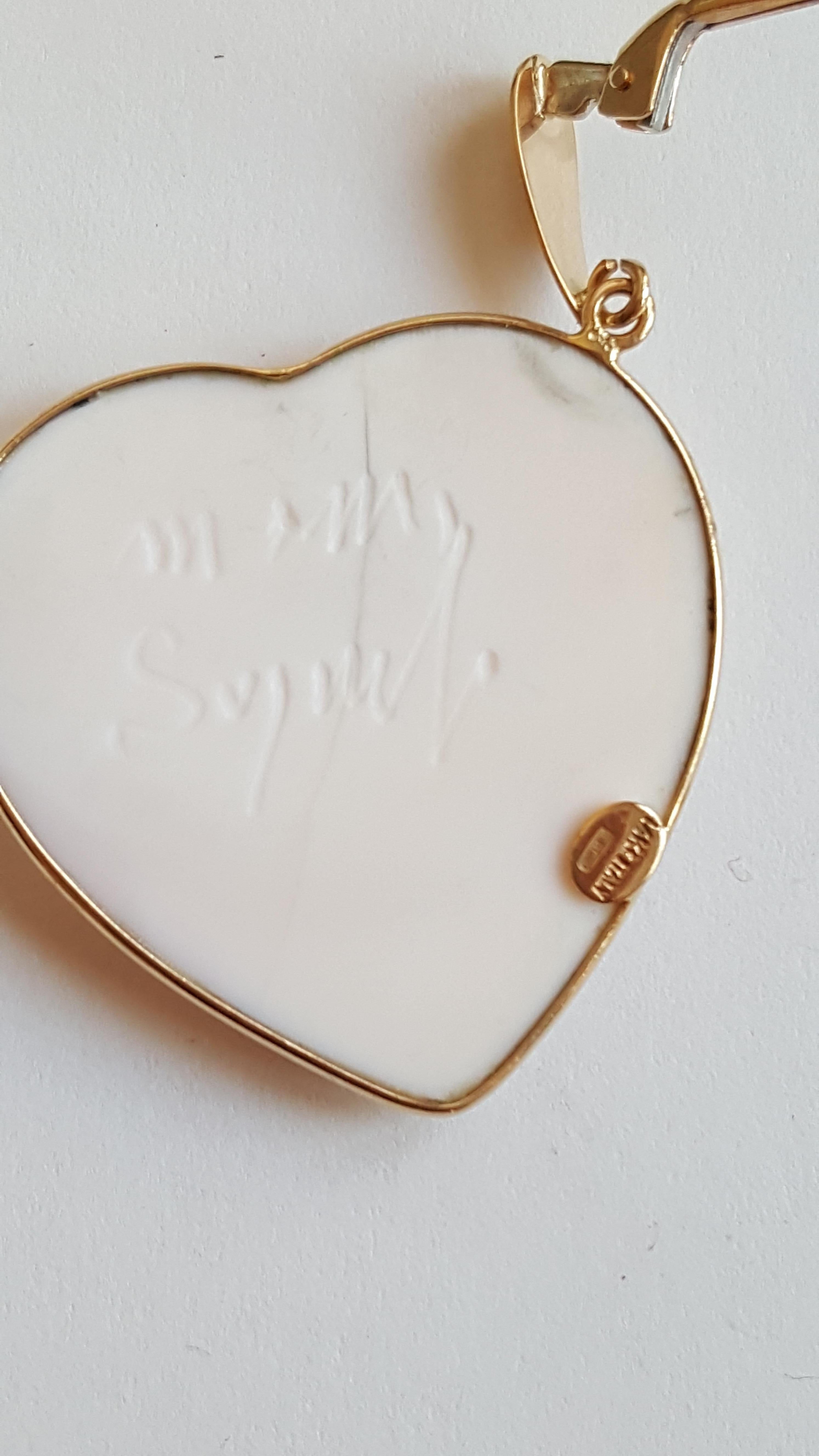 14 Karat Gold Bezel Heart Pink Shell Cameo Pendant, Designer M+M Scognamiglio In Excellent Condition In San Diego, CA