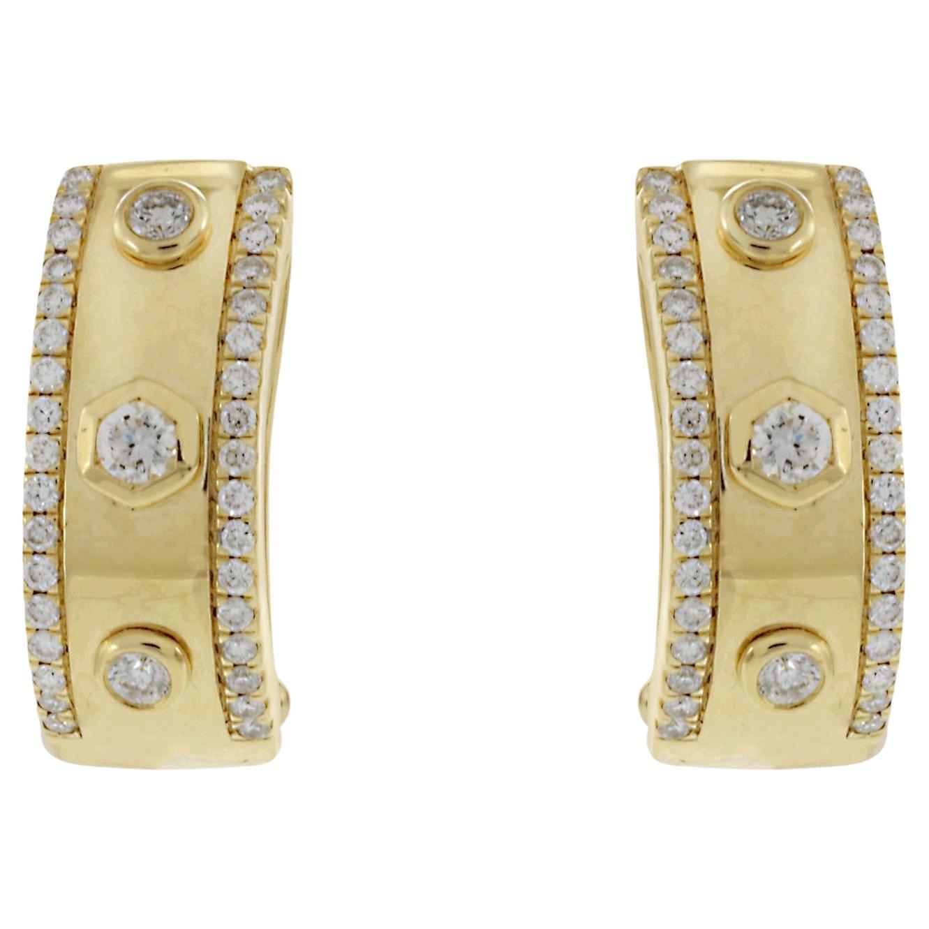 Boucles d'oreilles Huggie en or jaune 14KT avec chaton et diamants