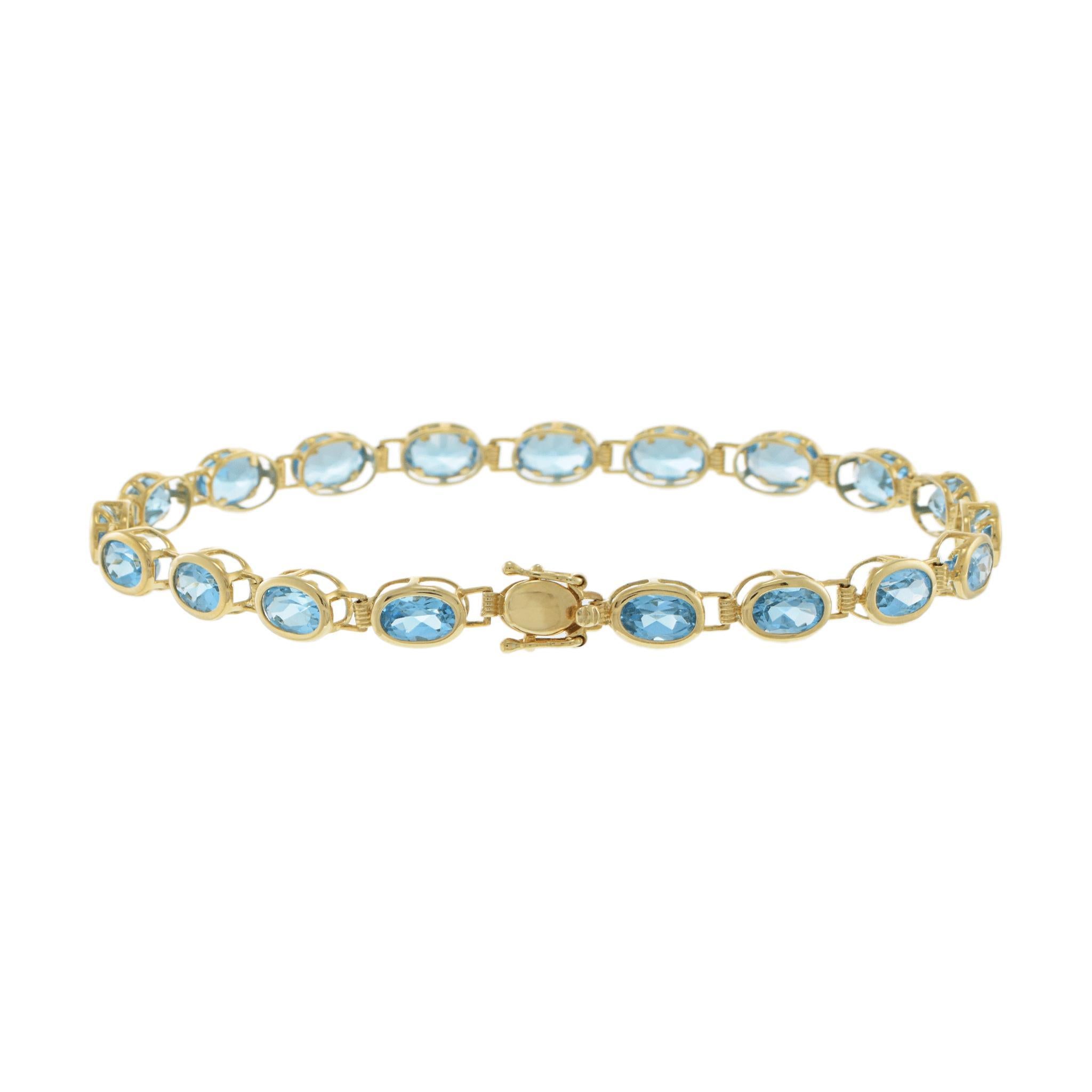 Taille ovale Bracelet en or jaune 14 carats serti d'une topaze bleue ovale en vente