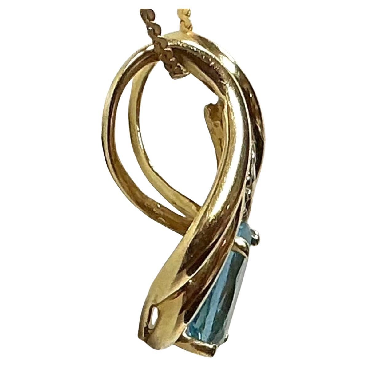 Moderno Ciondolo con acquamarina in oro giallo 14kt.