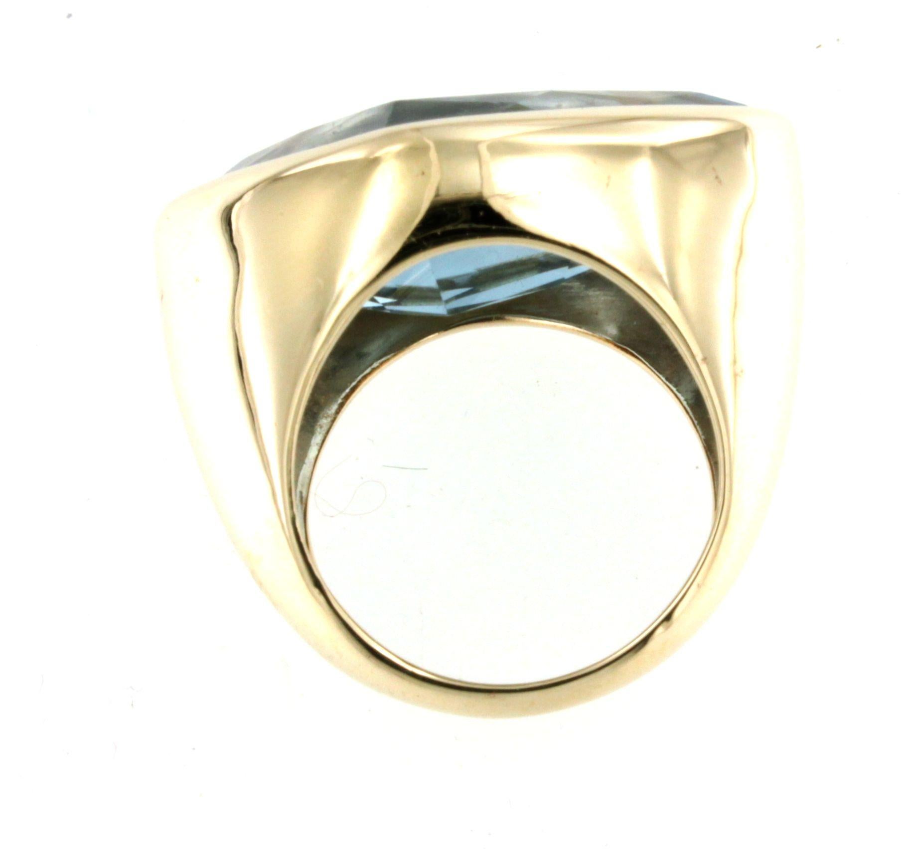 Brilliant Cut 14Kt Yellow Gold Blue Topaz Stones Fashion Cocktail Engagement Modern Ring For Sale
