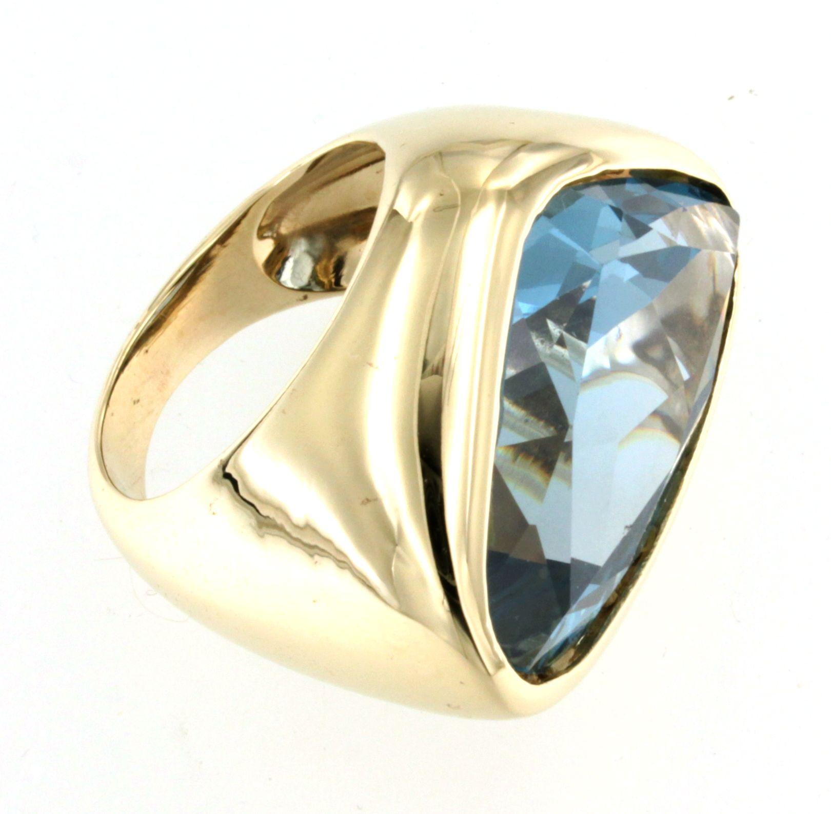 14Kt Yellow Gold Blue Topaz Stones Fashion Cocktail Engagement Modern Ring For Sale 1