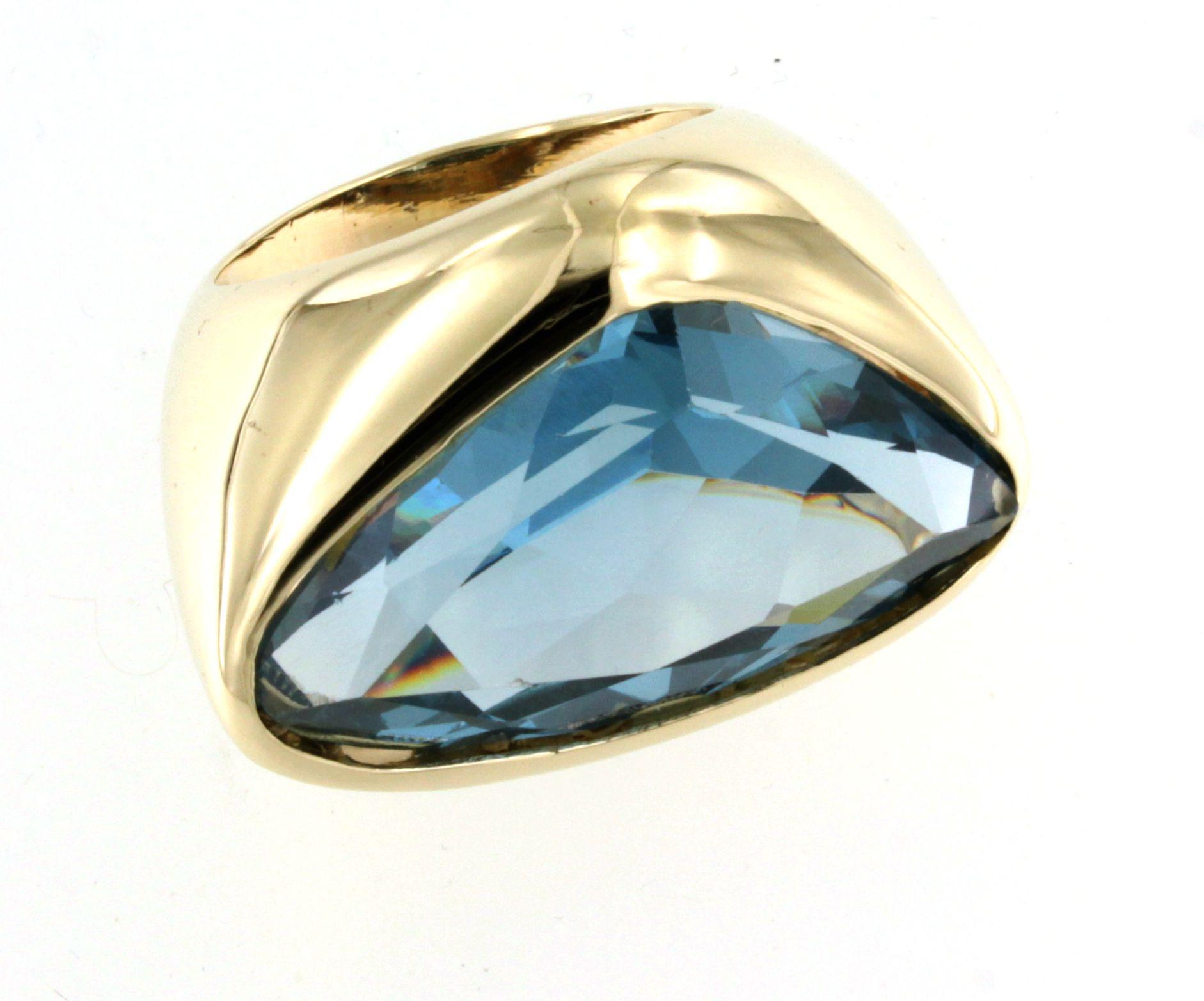 14Kt Yellow Gold Blue Topaz Stones Fashion Cocktail Engagement Modern Ring For Sale 2