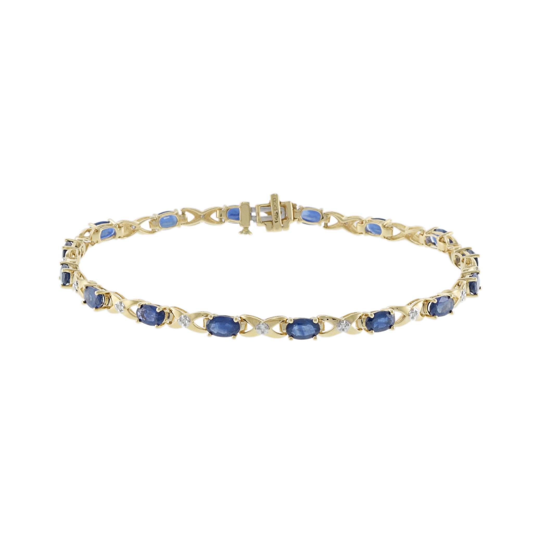 Armband aus 14 Kt. Gelbgold mit Diamanten im Rundschliff und ovalen Saphiren. Dieses atemberaubende Armband besteht aus 0,08 Karat rund geschliffenen Diamanten und 6,80 Karat lebhaften ovalen Saphiren. Die tiefblauen Saphire sind in luxuriösem