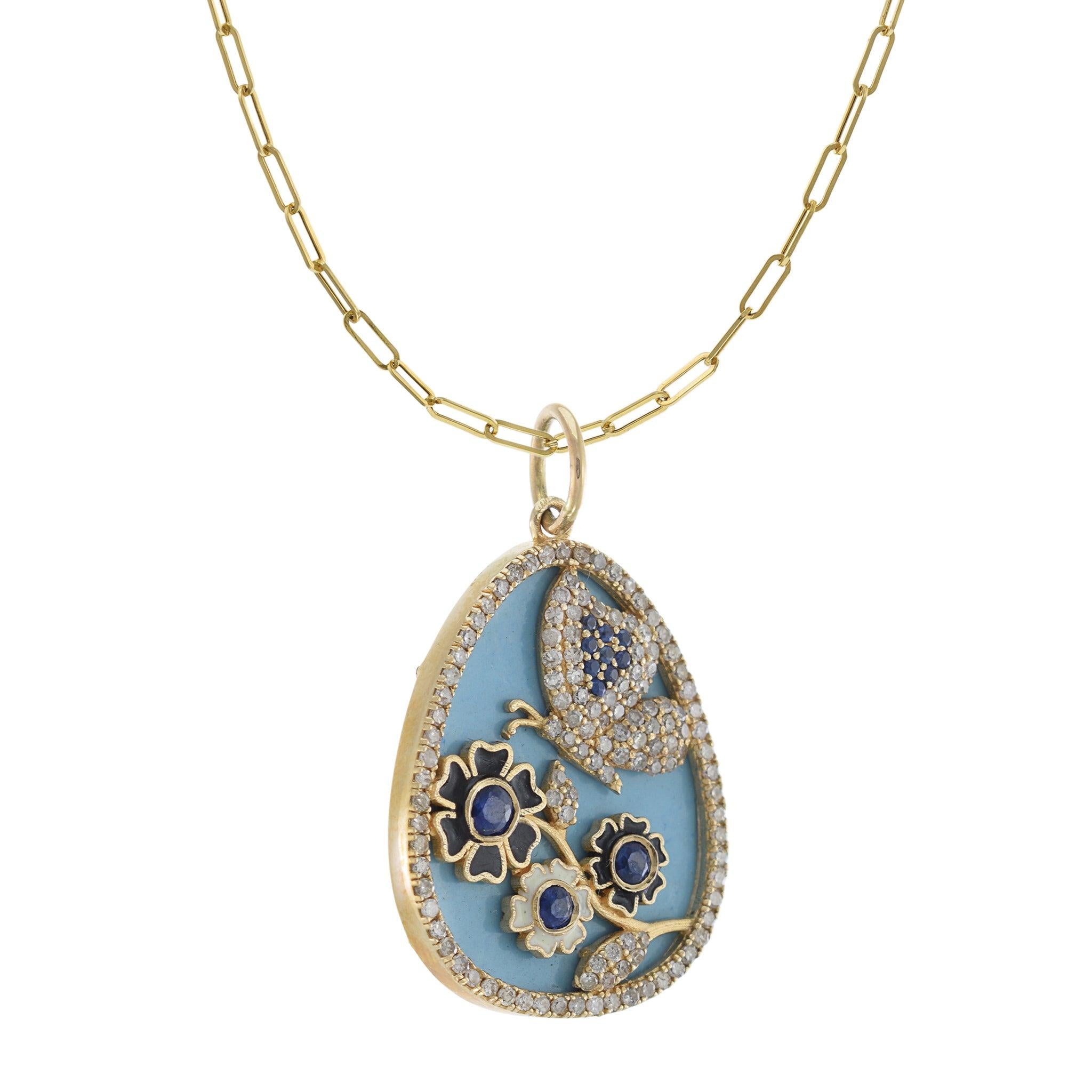 14KT Yellow Gold Butterflies and Flowers Disc Pendant In New Condition For Sale In New York, NY
