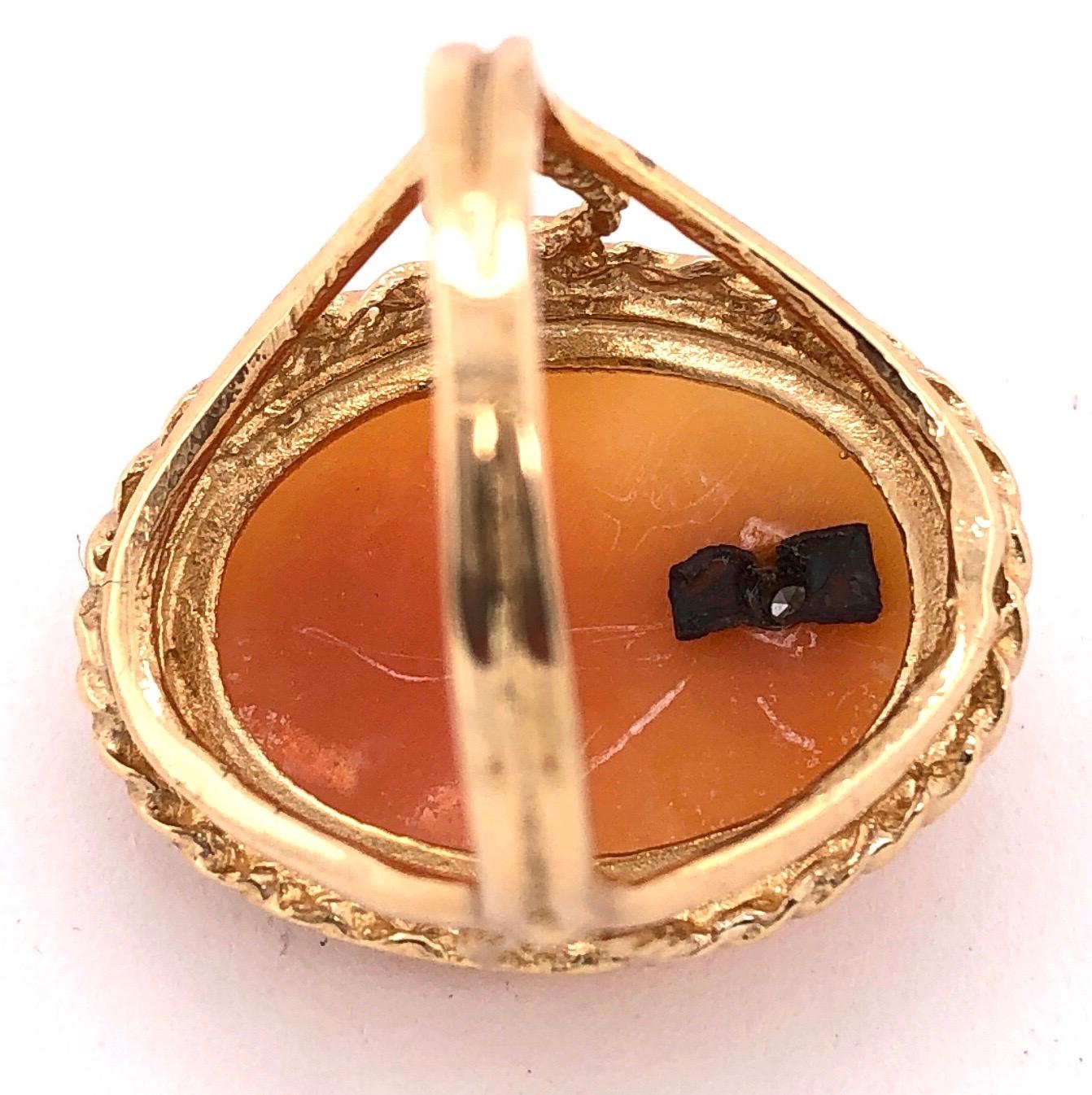 14 Karat Yellow Gold Cameo Ring with Round Diamond For Sale 2