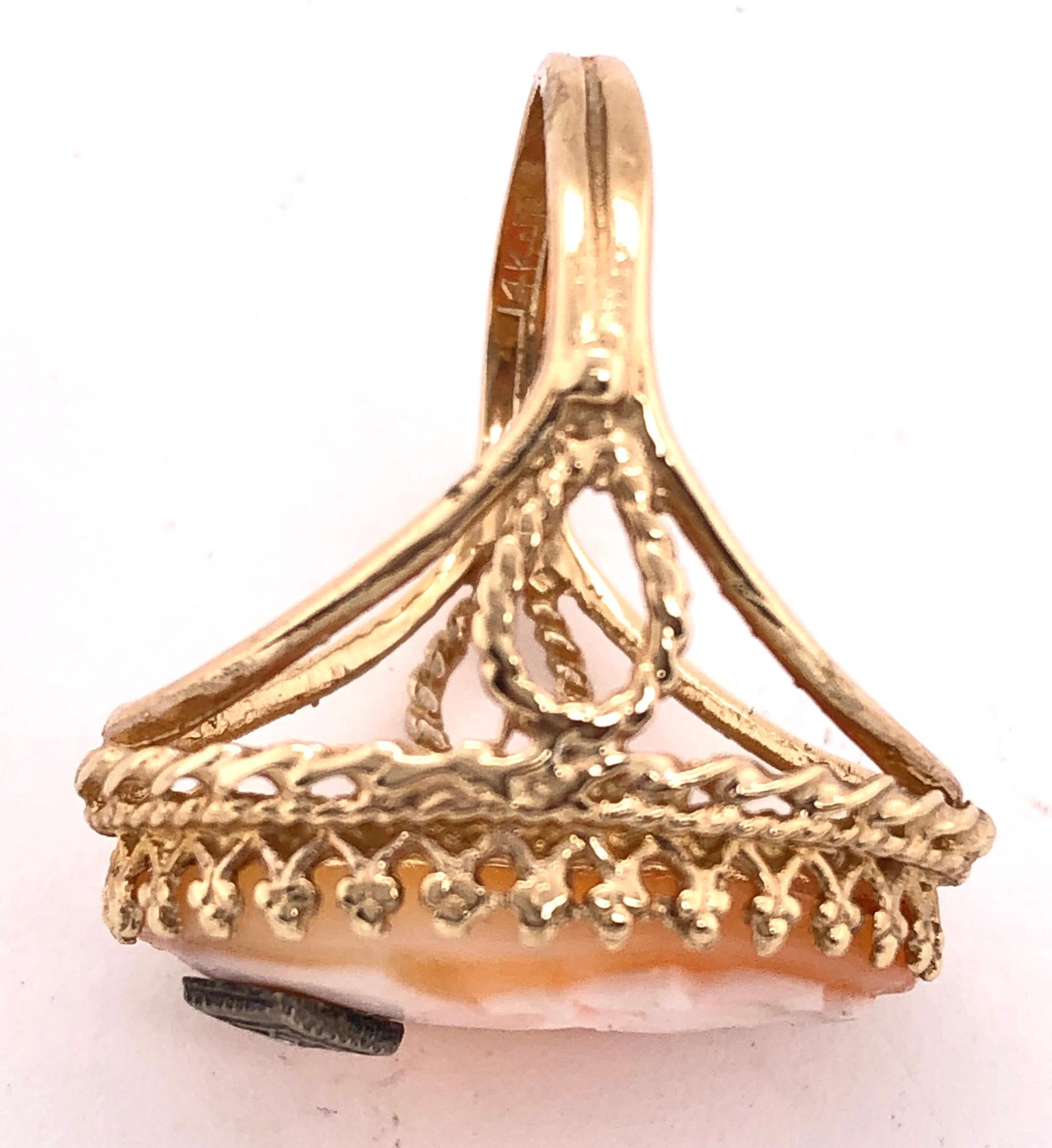 14 Karat Yellow Gold Cameo Ring with Round Diamond For Sale 3