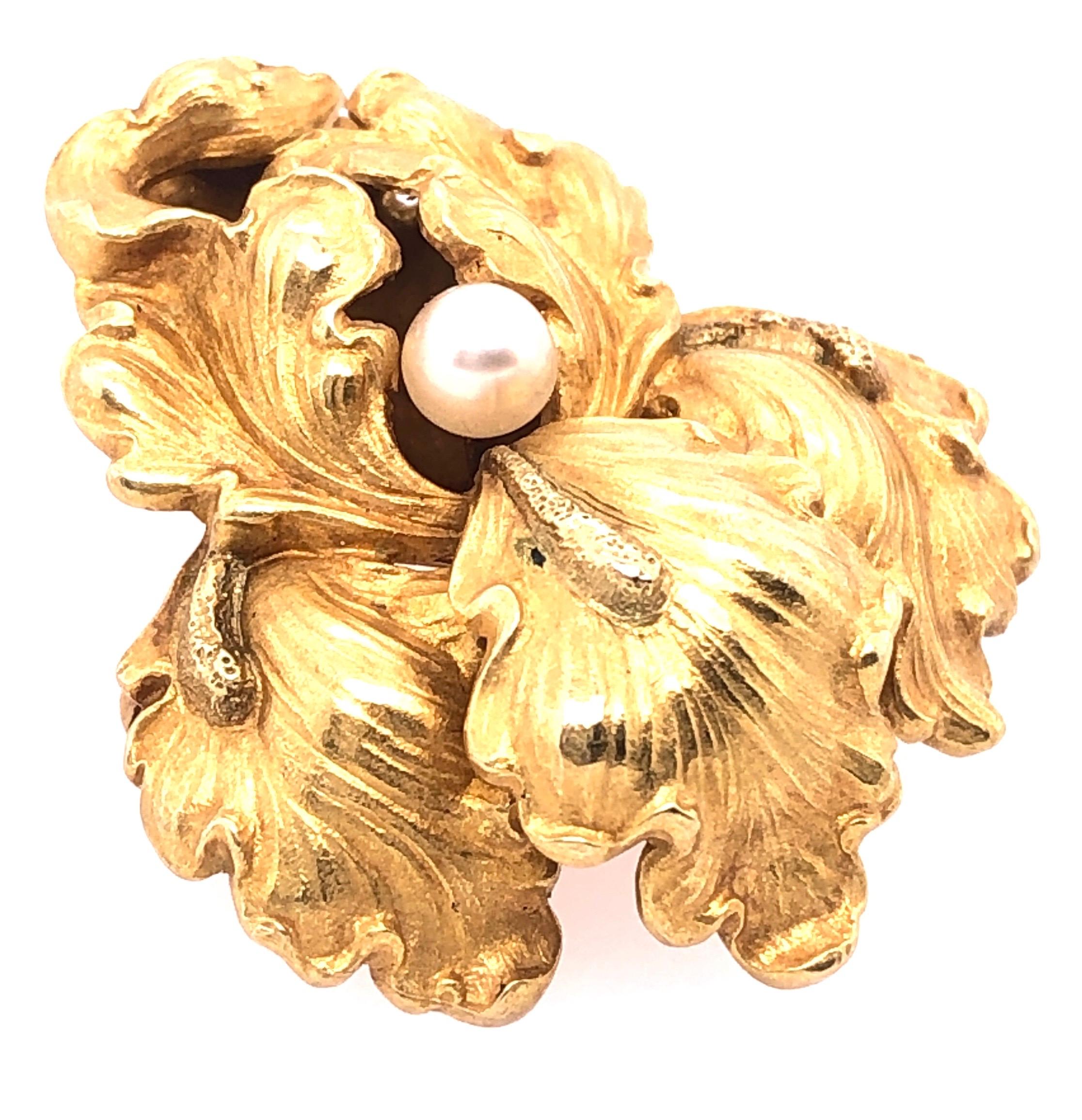 14 Karat Yellow Gold Catleya Pin Brooch with Center Pearl In Good Condition For Sale In Stamford, CT