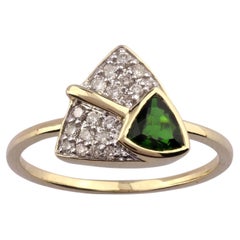 Geometrischer, abstrakter Ring aus 14-karätigem Gelbgold mit Chromdiopsid und Diamanten im Pavé-Setting