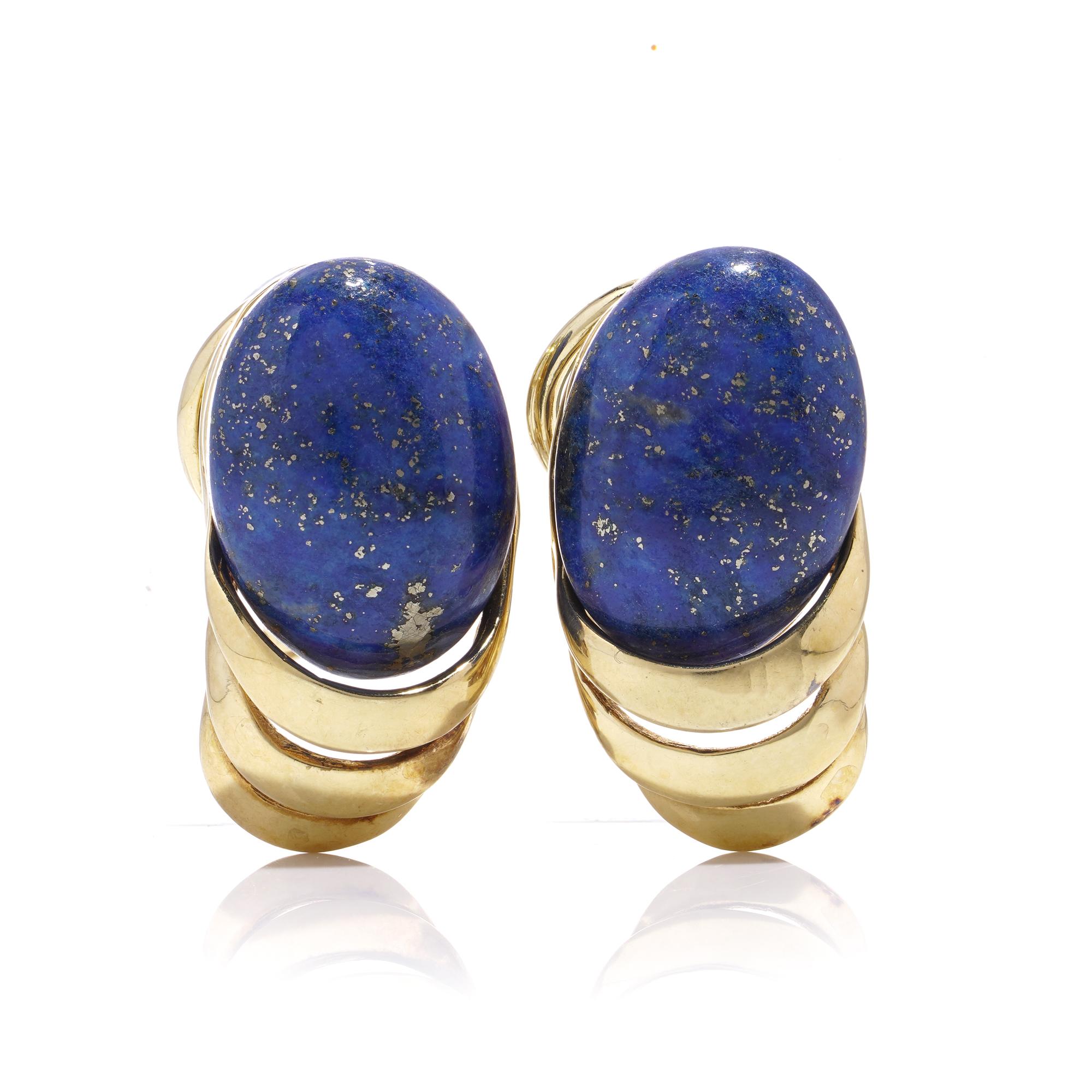  14kt Yellow Gold Clip-On Stud Earrings with Oval Cabochon Lapis Lazuli In Good Condition For Sale In Braintree, GB