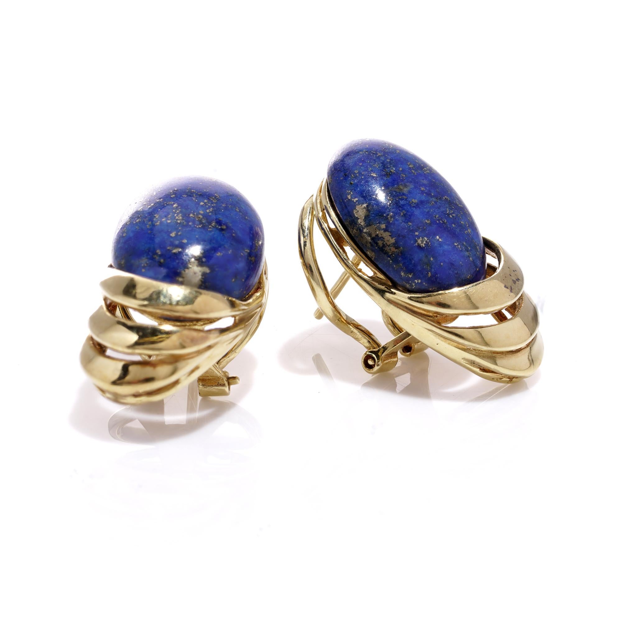  14kt Yellow Gold Clip-On Stud Earrings with Oval Cabochon Lapis Lazuli For Sale 2