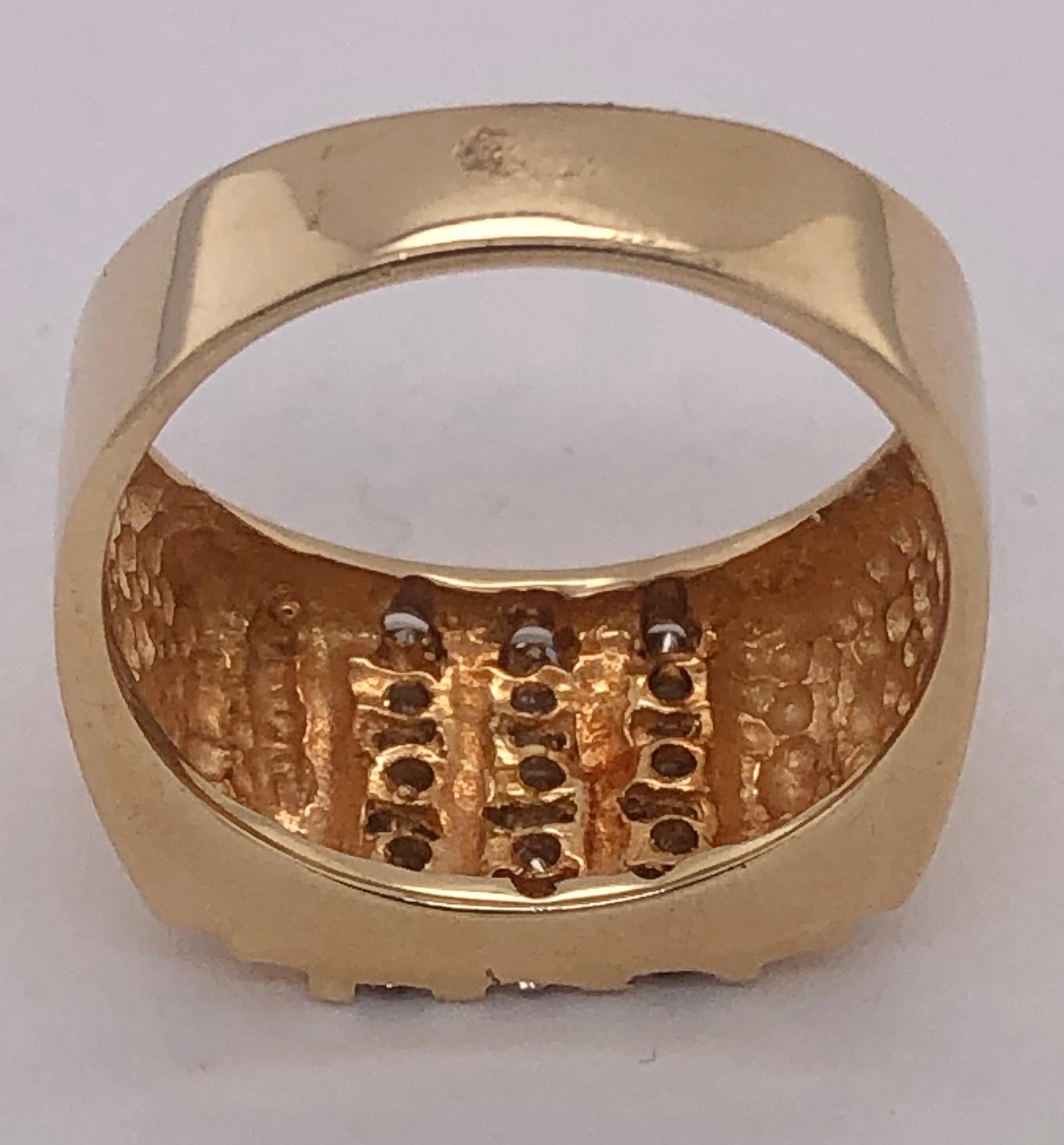 14 Karat Yellow Gold Cluster Ring with 15 Diamonds For Sale 6